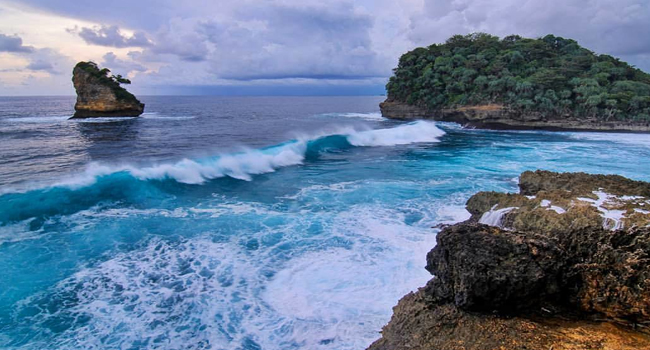 Pantai Ngliyep Malang Selatan, 1. Pantai 3 Warna Malang, 2. Pantai Watu Lepek, 3. Pantai Sendiki, 4. Pantai Jelangkung, Nama Mistis yang Tidak Mistis, 5. Pantai Batu Bengkung, 6. Pantai Ngliyep, 7. Pantai Perawan, 8. Pantai Clungup, 9. Wisata Pantai Bowele, 10. Pantai Selok, 11. Pantai Banyu Meneng, 12. Pantai Seling Ciut yang Tersembunyi, 13. Pantai di Pulau Sempu, 14. Pantai Watu Leter Malang, 15. Pantai Tamban, 16. Pantai Balekambang, 17. Pantai Wedi Awu, 18. Pantai Bajul Mati Malang, 19. Pantai Gatra yang Tertutup Barisan Bukit, 20. Pantai Ngopet, 21. Pantai Ngudel, 22. Pantai Teluk Asmara, 23. Pantai Kondang Merak, 24. Pantai Waru Waru, 25. Pantai Pesanggrahan, 26. Pantai Taman Ayu, 27. Pantai Kuncaran, 28. Pantai Karang Bolong, 29. Pantai Karang Tengkorak