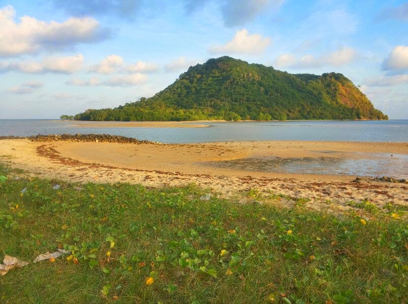 Pantai Terosan, 1. Pulau Bawean, 2. Pulau Noko, 3. Pantai Pulau Cina, 4. Pulau Noko Selayar, 5. Pantai Delegan, 6. Pantai Sukaoneng, 7. Pantai Ria, 8. Pantai Kuburan Panjang, 9. Pantai Labuhan, 10. Pantai Terosan, 11. Pantai Mayangkara, 12. Bukit Kapur Sekapuk, 13. Gunung Surowiti, 14. Air Terjun Laccar, 15. Air Terjun Patar Selamat, 16. Gua Gelang Agung, 17. Air Terjun Putri, 18. Telaga Ngipik, 19. Dynasty Water World, 20. Gua Giri Gajah, 21. Prasasti Gosari, 22. Masjid Agung Gresik, 23. Sendang Banyu Biru Lowayu, 24. Tempat Petilasan Sunan Kalijaga, 25. Tempat Wisata Adenium, 26. Hutan Mangrove Ujungpangkah, 27. Air Terjun Murtalaya, 28. Gua Langsih, 29. Danau Kastoba, 30. Bukit Jamur, 31. Bukit Kapur Suci, 32. Bukit Larangan, 33. Bukit Awan Waterpark, 34. Museum Sunan Giri, 35. Pemandian Air Panas Sangkapura, 36. Bendungan Gerak Sembayat, 37. Tanjung Gaang, 37. Penangkaran Rusa, 39. Kota Lama Gresik, 40. Kampung Kemasan Gresik, 41. Klenteng Kim Hin Kiong, 42. Situs Giri Kedaton & Makam Raden Supeno, 43. Makam Sunan Maulana Malik Ibrahim, 44. Bukit Bintang Gresik, 45. Alun Alun Gresik, 46. Wahana Ekspresi Poesponegoro, 47. Top View, 48. Lembing Kopeng, 49. Telaga Pegat, 50. Wisata Petik Buah Naga, 51. Pulau Mengare, 52. Makam Siti Fatimah, 53. Masjid KH Ahmad Dahlan, 54. Pantai Karang Kering, 55. Pulau Gili, 56. Makam Sunan Prapen, 57. Pantai Mombhul, 58. Mercusuar Dusun Bom Bawean, 1. Nasi Krawu Gresik, 2. Warung Apung Rahmawati, 3. Pucoki House, 4. Dynasty Resto and Cafe, 5. Veranda Cafe and Pasta House Gresik
