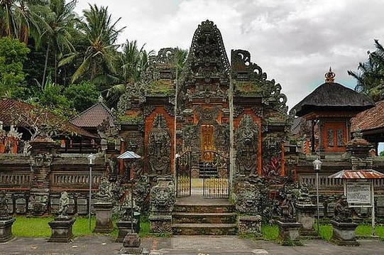 Pura Dalem Sidan, 1. Museum Blanco Renaissance, 2. Museum Seni Agung Rai, 3. Pura Puseh Desa Batuan, 4. Candi Gunung Kawi, 5. Bali Safari &amp; Marine Park, 6. Mandala Wisata Wenara Wana, 7. Museum Puri Lukisan, 8. Museum Seni Neka, 9. Goa Gajah, 10. Pasar Sukowati, 11. Pemandian Pura Tirta Empul, 12. Bali Bird Park, 13. Elephant Safari Park, 14. Kebun Binatang Bali, 15. Air Terjun Tegenungan, 16. Bukit Campuhan, 17. Taman Kupu-Kupu Kemenuh, 18. Pura Tirta Empul, 19. Pura Taman Saraswati, 20.  Air terjun Kanto lampo, 21. Air Terjun Goa Rang Reng, 22. Desa Tegalalang, 23. Arung Jeram di Sungai Ayung, 24. Taman Nusa, 25. Pantai Lebih Gianyar, 26. Bukit Jati Waterboom, 27. Sekar Bumi Farm, 28. Wisata Bali Pulina, 29. Puri Saren Agung, 30. Puri Dalem Agung Padangtegal, 31. Wisata Desa Ubud, 32. Wisata Hidden Canyon Beji Guwang, 33. Desa Wisata Nyuh Kuning, 34. Wisata Rudana Museum, 35. Wisata Monkey Forest, 36. Wisata Tari Legong Mahabharata, 37. Wisata Pasar Tradisional Di Ubud, 38. Wisata Pasar Senggol Di Ubud, 39. Wisata Desa Celuk, 40. Wisata Pura Pegulingan di Tampaksiring, 41. Wisata Pura Bukit Camplung, 42. Pura Kebo Edan, 43. Pura Dalem Sidan, 44. Wisata Desa Sidan, 45. Wisata Pantai Siyut, 46. Wisata Pantai Secret Ketewel, 47. Wisata Pura Dharma Durga Kutri, 48. Museum Pendet di Ubud, 49. Wisata Pantai Cucukan, 50. Wisata Goa Garba, 51. Wisata Desa Petulu, 52. Wisata Relief Yeh Pulu, 53. Wisata Tari Barong, 54. Wisata Candi Tebing, 55. Wisata Pantai Purnama