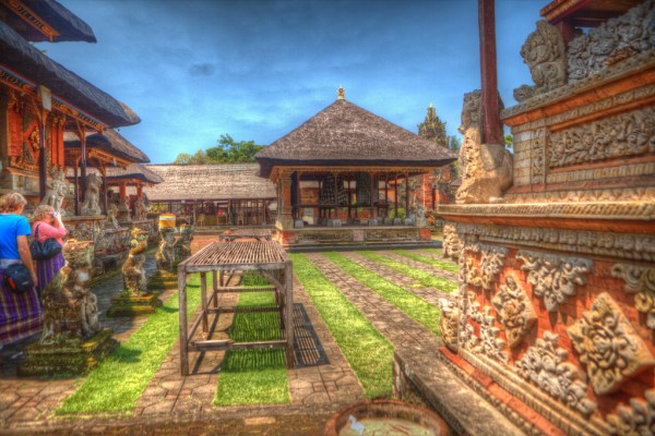 Pura Puseh Desa Batuan, 1. Museum Blanco Renaissance, 2. Museum Seni Agung Rai, 3. Pura Puseh Desa Batuan, 4. Candi Gunung Kawi, 5. Bali Safari &amp; Marine Park, 6. Mandala Wisata Wenara Wana, 7. Museum Puri Lukisan, 8. Museum Seni Neka, 9. Goa Gajah, 10. Pasar Sukowati, 11. Pemandian Pura Tirta Empul, 12. Bali Bird Park, 13. Elephant Safari Park, 14. Kebun Binatang Bali, 15. Air Terjun Tegenungan, 16. Bukit Campuhan, 17. Taman Kupu-Kupu Kemenuh, 18. Pura Tirta Empul, 19. Pura Taman Saraswati, 20.  Air terjun Kanto lampo, 21. Air Terjun Goa Rang Reng, 22. Desa Tegalalang, 23. Arung Jeram di Sungai Ayung, 24. Taman Nusa, 25. Pantai Lebih Gianyar, 26. Bukit Jati Waterboom, 27. Sekar Bumi Farm, 28. Wisata Bali Pulina, 29. Puri Saren Agung, 30. Puri Dalem Agung Padangtegal, 31. Wisata Desa Ubud, 32. Wisata Hidden Canyon Beji Guwang, 33. Desa Wisata Nyuh Kuning, 34. Wisata Rudana Museum, 35. Wisata Monkey Forest, 36. Wisata Tari Legong Mahabharata, 37. Wisata Pasar Tradisional Di Ubud, 38. Wisata Pasar Senggol Di Ubud, 39. Wisata Desa Celuk, 40. Wisata Pura Pegulingan di Tampaksiring, 41. Wisata Pura Bukit Camplung, 42. Pura Kebo Edan, 43. Pura Dalem Sidan, 44. Wisata Desa Sidan, 45. Wisata Pantai Siyut, 46. Wisata Pantai Secret Ketewel, 47. Wisata Pura Dharma Durga Kutri, 48. Museum Pendet di Ubud, 49. Wisata Pantai Cucukan, 50. Wisata Goa Garba, 51. Wisata Desa Petulu, 52. Wisata Relief Yeh Pulu, 53. Wisata Tari Barong, 54. Wisata Candi Tebing, 55. Wisata Pantai Purnama