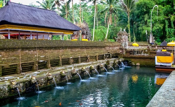 Pura Tirta Empul, 1. Museum Blanco Renaissance, 2. Museum Seni Agung Rai, 3. Pura Puseh Desa Batuan, 4. Candi Gunung Kawi, 5. Bali Safari &amp; Marine Park, 6. Mandala Wisata Wenara Wana, 7. Museum Puri Lukisan, 8. Museum Seni Neka, 9. Goa Gajah, 10. Pasar Sukowati, 11. Pemandian Pura Tirta Empul, 12. Bali Bird Park, 13. Elephant Safari Park, 14. Kebun Binatang Bali, 15. Air Terjun Tegenungan, 16. Bukit Campuhan, 17. Taman Kupu-Kupu Kemenuh, 18. Pura Tirta Empul, 19. Pura Taman Saraswati, 20.  Air terjun Kanto lampo, 21. Air Terjun Goa Rang Reng, 22. Desa Tegalalang, 23. Arung Jeram di Sungai Ayung, 24. Taman Nusa, 25. Pantai Lebih Gianyar, 26. Bukit Jati Waterboom, 27. Sekar Bumi Farm, 28. Wisata Bali Pulina, 29. Puri Saren Agung, 30. Puri Dalem Agung Padangtegal, 31. Wisata Desa Ubud, 32. Wisata Hidden Canyon Beji Guwang, 33. Desa Wisata Nyuh Kuning, 34. Wisata Rudana Museum, 35. Wisata Monkey Forest, 36. Wisata Tari Legong Mahabharata, 37. Wisata Pasar Tradisional Di Ubud, 38. Wisata Pasar Senggol Di Ubud, 39. Wisata Desa Celuk, 40. Wisata Pura Pegulingan di Tampaksiring, 41. Wisata Pura Bukit Camplung, 42. Pura Kebo Edan, 43. Pura Dalem Sidan, 44. Wisata Desa Sidan, 45. Wisata Pantai Siyut, 46. Wisata Pantai Secret Ketewel, 47. Wisata Pura Dharma Durga Kutri, 48. Museum Pendet di Ubud, 49. Wisata Pantai Cucukan, 50. Wisata Goa Garba, 51. Wisata Desa Petulu, 52. Wisata Relief Yeh Pulu, 53. Wisata Tari Barong, 54. Wisata Candi Tebing, 55. Wisata Pantai Purnama