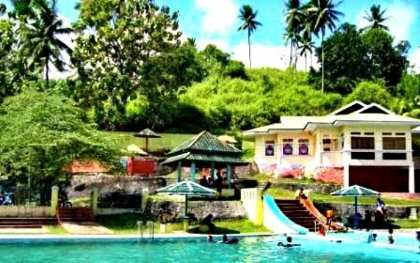 Wisata Kolam Renang Potanga Gorontalo, 1. TIARA Water Park, 2. Pantai Ratu, 3. Benteng Ulanta, 4. Pantai TAMENDAO, 5. Desa Wisata Religi Buboho Bongo, 6. Pulo Cinta Gorontalo, 7. Air Terjun Hiyaliyo Da’a, 8. Air Terjun Permai Taludaa, 9. Pantai Kurenai, 10. Pantai Dunu, 11. Wisata Laut Olele, 12. Pulau Saronde, 13. Pantai Mananggu, 14. Air Terjun Tenilo, 15. Pantai Tenilo, 16. Pantai Bolihutuo, 17. Desa Suku Bajo (Desa Torosiaje), 18. Benteng Otanaha, 19. Wisata Bahari Hiu Paus, 20. Monumen Nani Wartabone, 21. Pantai Pasir Putih Leato, 22. Menara Keagungan Limboto, 23. Pemandian Air Panas Lombongo, 24. Pantai Tangga 2000, 25. Air Terjun Ayuhulalo, 26. Pantai Indah Boalemo, 27. Pusat Karawo, 28. Pantai Botutonuo, 29. Pacuan Karapan Sapi, 30. Teluk Tomini, 31. Kolam Renang Potanga, 32. Pulau Bitila, 33. Wisata Pentadio Resort, 34. Rumah Adat Gorontalo, 35. Wisata Bukit Layang Gorontalo, 36. Masjid Walima Emas Gorontalo, 37. Danau Perintis, 38. Pulau Diyonumo, 39. Danau Limboto, 40. Taman Nasional Bogani Nani Wartabone Gorontalo