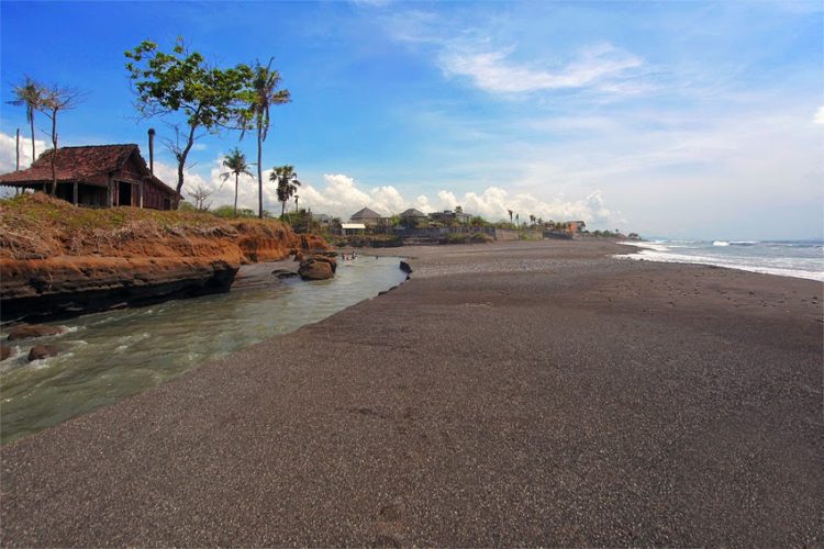 Wisata Pantai Secret Ketewel, 1. Museum Blanco Renaissance, 2. Museum Seni Agung Rai, 3. Pura Puseh Desa Batuan, 4. Candi Gunung Kawi, 5. Bali Safari &amp; Marine Park, 6. Mandala Wisata Wenara Wana, 7. Museum Puri Lukisan, 8. Museum Seni Neka, 9. Goa Gajah, 10. Pasar Sukowati, 11. Pemandian Pura Tirta Empul, 12. Bali Bird Park, 13. Elephant Safari Park, 14. Kebun Binatang Bali, 15. Air Terjun Tegenungan, 16. Bukit Campuhan, 17. Taman Kupu-Kupu Kemenuh, 18. Pura Tirta Empul, 19. Pura Taman Saraswati, 20.  Air terjun Kanto lampo, 21. Air Terjun Goa Rang Reng, 22. Desa Tegalalang, 23. Arung Jeram di Sungai Ayung, 24. Taman Nusa, 25. Pantai Lebih Gianyar, 26. Bukit Jati Waterboom, 27. Sekar Bumi Farm, 28. Wisata Bali Pulina, 29. Puri Saren Agung, 30. Puri Dalem Agung Padangtegal, 31. Wisata Desa Ubud, 32. Wisata Hidden Canyon Beji Guwang, 33. Desa Wisata Nyuh Kuning, 34. Wisata Rudana Museum, 35. Wisata Monkey Forest, 36. Wisata Tari Legong Mahabharata, 37. Wisata Pasar Tradisional Di Ubud, 38. Wisata Pasar Senggol Di Ubud, 39. Wisata Desa Celuk, 40. Wisata Pura Pegulingan di Tampaksiring, 41. Wisata Pura Bukit Camplung, 42. Pura Kebo Edan, 43. Pura Dalem Sidan, 44. Wisata Desa Sidan, 45. Wisata Pantai Siyut, 46. Wisata Pantai Secret Ketewel, 47. Wisata Pura Dharma Durga Kutri, 48. Museum Pendet di Ubud, 49. Wisata Pantai Cucukan, 50. Wisata Goa Garba, 51. Wisata Desa Petulu, 52. Wisata Relief Yeh Pulu, 53. Wisata Tari Barong, 54. Wisata Candi Tebing, 55. Wisata Pantai Purnama