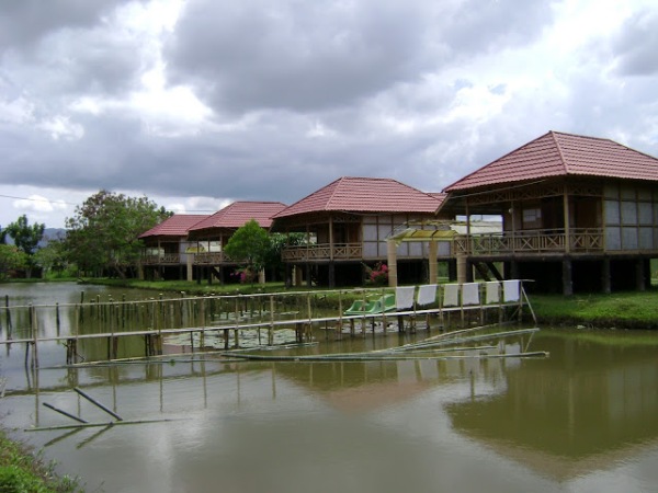 Wisata Pentadio Resort Gorontalo, 1. TIARA Water Park, 2. Pantai Ratu, 3. Benteng Ulanta, 4. Pantai TAMENDAO, 5. Desa Wisata Religi Buboho Bongo, 6. Pulo Cinta Gorontalo, 7. Air Terjun Hiyaliyo Da’a, 8. Air Terjun Permai Taludaa, 9. Pantai Kurenai, 10. Pantai Dunu, 11. Wisata Laut Olele, 12. Pulau Saronde, 13. Pantai Mananggu, 14. Air Terjun Tenilo, 15. Pantai Tenilo, 16. Pantai Bolihutuo, 17. Desa Suku Bajo (Desa Torosiaje), 18. Benteng Otanaha, 19. Wisata Bahari Hiu Paus, 20. Monumen Nani Wartabone, 21. Pantai Pasir Putih Leato, 22. Menara Keagungan Limboto, 23. Pemandian Air Panas Lombongo, 24. Pantai Tangga 2000, 25. Air Terjun Ayuhulalo, 26. Pantai Indah Boalemo, 27. Pusat Karawo, 28. Pantai Botutonuo, 29. Pacuan Karapan Sapi, 30. Teluk Tomini, 31. Kolam Renang Potanga, 32. Pulau Bitila, 33. Wisata Pentadio Resort, 34. Rumah Adat Gorontalo, 35. Wisata Bukit Layang Gorontalo, 36. Masjid Walima Emas Gorontalo, 37. Danau Perintis, 38. Pulau Diyonumo, 39. Danau Limboto, 40. Taman Nasional Bogani Nani Wartabone Gorontalo