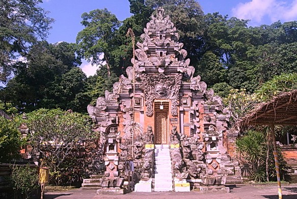 Wisata Pura Dharma Durga Kutri, 1. Museum Blanco Renaissance, 2. Museum Seni Agung Rai, 3. Pura Puseh Desa Batuan, 4. Candi Gunung Kawi, 5. Bali Safari &amp; Marine Park, 6. Mandala Wisata Wenara Wana, 7. Museum Puri Lukisan, 8. Museum Seni Neka, 9. Goa Gajah, 10. Pasar Sukowati, 11. Pemandian Pura Tirta Empul, 12. Bali Bird Park, 13. Elephant Safari Park, 14. Kebun Binatang Bali, 15. Air Terjun Tegenungan, 16. Bukit Campuhan, 17. Taman Kupu-Kupu Kemenuh, 18. Pura Tirta Empul, 19. Pura Taman Saraswati, 20.  Air terjun Kanto lampo, 21. Air Terjun Goa Rang Reng, 22. Desa Tegalalang, 23. Arung Jeram di Sungai Ayung, 24. Taman Nusa, 25. Pantai Lebih Gianyar, 26. Bukit Jati Waterboom, 27. Sekar Bumi Farm, 28. Wisata Bali Pulina, 29. Puri Saren Agung, 30. Puri Dalem Agung Padangtegal, 31. Wisata Desa Ubud, 32. Wisata Hidden Canyon Beji Guwang, 33. Desa Wisata Nyuh Kuning, 34. Wisata Rudana Museum, 35. Wisata Monkey Forest, 36. Wisata Tari Legong Mahabharata, 37. Wisata Pasar Tradisional Di Ubud, 38. Wisata Pasar Senggol Di Ubud, 39. Wisata Desa Celuk, 40. Wisata Pura Pegulingan di Tampaksiring, 41. Wisata Pura Bukit Camplung, 42. Pura Kebo Edan, 43. Pura Dalem Sidan, 44. Wisata Desa Sidan, 45. Wisata Pantai Siyut, 46. Wisata Pantai Secret Ketewel, 47. Wisata Pura Dharma Durga Kutri, 48. Museum Pendet di Ubud, 49. Wisata Pantai Cucukan, 50. Wisata Goa Garba, 51. Wisata Desa Petulu, 52. Wisata Relief Yeh Pulu, 53. Wisata Tari Barong, 54. Wisata Candi Tebing, 55. Wisata Pantai Purnama