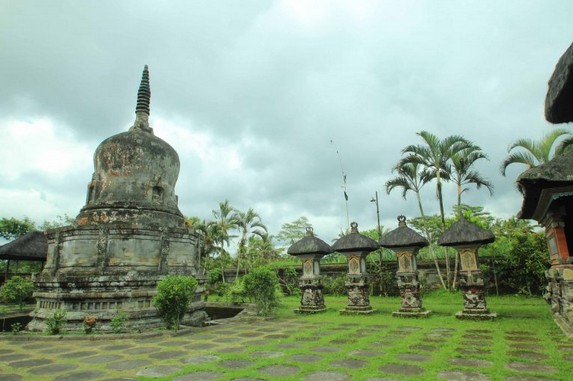 Wisata Pura Pegulingan di Tampaksiring, 1. Museum Blanco Renaissance, 2. Museum Seni Agung Rai, 3. Pura Puseh Desa Batuan, 4. Candi Gunung Kawi, 5. Bali Safari &amp; Marine Park, 6. Mandala Wisata Wenara Wana, 7. Museum Puri Lukisan, 8. Museum Seni Neka, 9. Goa Gajah, 10. Pasar Sukowati, 11. Pemandian Pura Tirta Empul, 12. Bali Bird Park, 13. Elephant Safari Park, 14. Kebun Binatang Bali, 15. Air Terjun Tegenungan, 16. Bukit Campuhan, 17. Taman Kupu-Kupu Kemenuh, 18. Pura Tirta Empul, 19. Pura Taman Saraswati, 20.  Air terjun Kanto lampo, 21. Air Terjun Goa Rang Reng, 22. Desa Tegalalang, 23. Arung Jeram di Sungai Ayung, 24. Taman Nusa, 25. Pantai Lebih Gianyar, 26. Bukit Jati Waterboom, 27. Sekar Bumi Farm, 28. Wisata Bali Pulina, 29. Puri Saren Agung, 30. Puri Dalem Agung Padangtegal, 31. Wisata Desa Ubud, 32. Wisata Hidden Canyon Beji Guwang, 33. Desa Wisata Nyuh Kuning, 34. Wisata Rudana Museum, 35. Wisata Monkey Forest, 36. Wisata Tari Legong Mahabharata, 37. Wisata Pasar Tradisional Di Ubud, 38. Wisata Pasar Senggol Di Ubud, 39. Wisata Desa Celuk, 40. Wisata Pura Pegulingan di Tampaksiring, 41. Wisata Pura Bukit Camplung, 42. Pura Kebo Edan, 43. Pura Dalem Sidan, 44. Wisata Desa Sidan, 45. Wisata Pantai Siyut, 46. Wisata Pantai Secret Ketewel, 47. Wisata Pura Dharma Durga Kutri, 48. Museum Pendet di Ubud, 49. Wisata Pantai Cucukan, 50. Wisata Goa Garba, 51. Wisata Desa Petulu, 52. Wisata Relief Yeh Pulu, 53. Wisata Tari Barong, 54. Wisata Candi Tebing, 55. Wisata Pantai Purnama