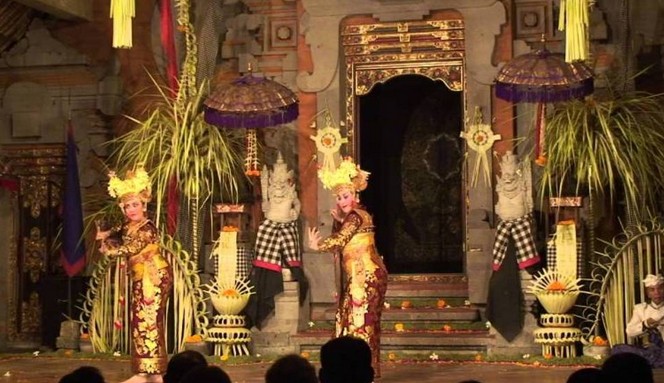 Wisata Tari Legong Mahabharata, 1. Museum Blanco Renaissance, 2. Museum Seni Agung Rai, 3. Pura Puseh Desa Batuan, 4. Candi Gunung Kawi, 5. Bali Safari &amp; Marine Park, 6. Mandala Wisata Wenara Wana, 7. Museum Puri Lukisan, 8. Museum Seni Neka, 9. Goa Gajah, 10. Pasar Sukowati, 11. Pemandian Pura Tirta Empul, 12. Bali Bird Park, 13. Elephant Safari Park, 14. Kebun Binatang Bali, 15. Air Terjun Tegenungan, 16. Bukit Campuhan, 17. Taman Kupu-Kupu Kemenuh, 18. Pura Tirta Empul, 19. Pura Taman Saraswati, 20.  Air terjun Kanto lampo, 21. Air Terjun Goa Rang Reng, 22. Desa Tegalalang, 23. Arung Jeram di Sungai Ayung, 24. Taman Nusa, 25. Pantai Lebih Gianyar, 26. Bukit Jati Waterboom, 27. Sekar Bumi Farm, 28. Wisata Bali Pulina, 29. Puri Saren Agung, 30. Puri Dalem Agung Padangtegal, 31. Wisata Desa Ubud, 32. Wisata Hidden Canyon Beji Guwang, 33. Desa Wisata Nyuh Kuning, 34. Wisata Rudana Museum, 35. Wisata Monkey Forest, 36. Wisata Tari Legong Mahabharata, 37. Wisata Pasar Tradisional Di Ubud, 38. Wisata Pasar Senggol Di Ubud, 39. Wisata Desa Celuk, 40. Wisata Pura Pegulingan di Tampaksiring, 41. Wisata Pura Bukit Camplung, 42. Pura Kebo Edan, 43. Pura Dalem Sidan, 44. Wisata Desa Sidan, 45. Wisata Pantai Siyut, 46. Wisata Pantai Secret Ketewel, 47. Wisata Pura Dharma Durga Kutri, 48. Museum Pendet di Ubud, 49. Wisata Pantai Cucukan, 50. Wisata Goa Garba, 51. Wisata Desa Petulu, 52. Wisata Relief Yeh Pulu, 53. Wisata Tari Barong, 54. Wisata Candi Tebing, 55. Wisata Pantai Purnama