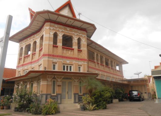 Kampung Kemasan Gresik, 1. Pulau Bawean, 2. Pulau Noko, 3. Pantai Pulau Cina, 4. Pulau Noko Selayar, 5. Pantai Delegan, 6. Pantai Sukaoneng, 7. Pantai Ria, 8. Pantai Kuburan Panjang, 9. Pantai Labuhan, 10. Pantai Terosan, 11. Pantai Mayangkara, 12. Bukit Kapur Sekapuk, 13. Gunung Surowiti, 14. Air Terjun Laccar, 15. Air Terjun Patar Selamat, 16. Gua Gelang Agung, 17. Air Terjun Putri, 18. Telaga Ngipik, 19. Dynasty Water World, 20. Gua Giri Gajah, 21. Prasasti Gosari, 22. Masjid Agung Gresik, 23. Sendang Banyu Biru Lowayu, 24. Tempat Petilasan Sunan Kalijaga, 25. Tempat Wisata Adenium, 26. Hutan Mangrove Ujungpangkah, 27. Air Terjun Murtalaya, 28. Gua Langsih, 29. Danau Kastoba, 30. Bukit Jamur, 31. Bukit Kapur Suci, 32. Bukit Larangan, 33. Bukit Awan Waterpark, 34. Museum Sunan Giri, 35. Pemandian Air Panas Sangkapura, 36. Bendungan Gerak Sembayat, 37. Tanjung Gaang, 37. Penangkaran Rusa, 39. Kota Lama Gresik, 40. Kampung Kemasan Gresik, 41. Klenteng Kim Hin Kiong, 42. Situs Giri Kedaton & Makam Raden Supeno, 43. Makam Sunan Maulana Malik Ibrahim, 44. Bukit Bintang Gresik, 45. Alun Alun Gresik, 46. Wahana Ekspresi Poesponegoro, 47. Top View, 48. Lembing Kopeng, 49. Telaga Pegat, 50. Wisata Petik Buah Naga, 51. Pulau Mengare, 52. Makam Siti Fatimah, 53. Masjid KH Ahmad Dahlan, 54. Pantai Karang Kering, 55. Pulau Gili, 56. Makam Sunan Prapen, 57. Pantai Mombhul, 58. Mercusuar Dusun Bom Bawean, 1. Nasi Krawu Gresik, 2. Warung Apung Rahmawati, 3. Pucoki House, 4. Dynasty Resto and Cafe, 5. Veranda Cafe and Pasta House Gresik