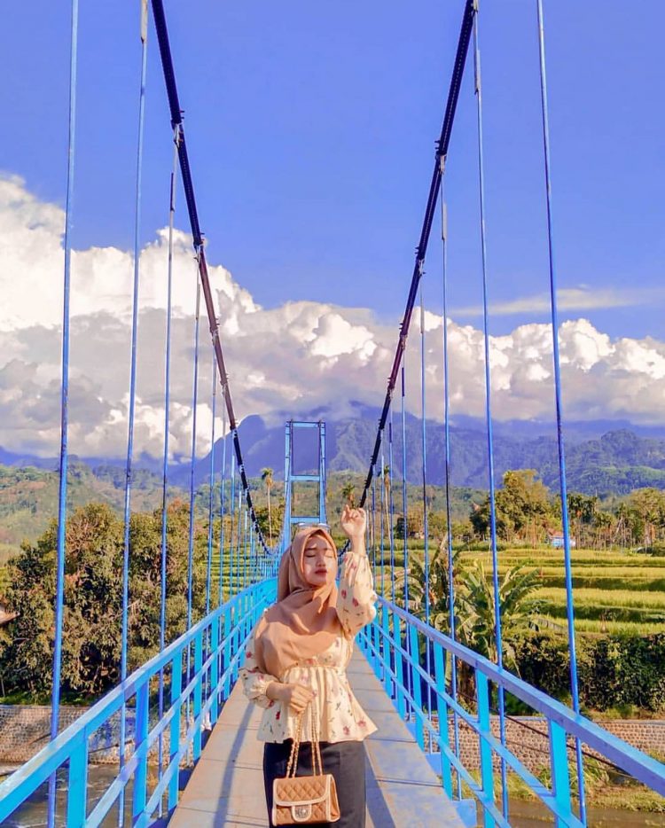 Jembatan Biru Ranon via Instagram.com @diaaaaanayuu_, 1. Padang Rumput Savana, 2. Probolinggo Punya Miniatur Pulau Madura, Gili Ketapang, 3. Objek Wisata Gunung Bromo, 4. Menikmati Keindahan Puncak B29 Bromo, 5. Wisata Alam Air Terjun Madakaripura, 6. Wisata Air Terjun Umbulan, 7. Liburan Seru ke Gunung Argopuro, 8. Danau Taman Hidup, 9. Air Terjun Watu Lawang, 10. Air Terjun Triban, 11. Air Terjun Kedung Amis, 12. Air Terjun Sumber Pakis II, 13. Berlama-lama di Pantai Bentar, 14. Bukit Bentar Probolinggo, 15. Menikmati Kesejukan Kebun Teh Andung Biru, 16. Relaksasi di Pemandian Air Panas Desa Tiris, 17. Coba Tantangan Arung Jeram Sungai Pekalen, 18. Air Terjun Darungan, 19. Air Terjun Kali Pedati, 20. Danau Ronggojalu, 21. Danau Agung, 22. Ranu Segaran, 23. Menilik Sejarah di Candi Jabung, 24. Candi Kedaton, 25. Taman Wisata Studi Lingkungan (TWSL), 26. Agrowisata Sumberbendo, 27. Liburan Bersejarah di Museum Probolinggo, 28. Nongkrong di Alun-Alun Probolinggo, 29. Mandi-mandi di Kolam Renang TRA, 30. Wisata Mangrove BJBR Probolinggo, 31. Madakaripura Forest Park, 32. Mahoni Grand Park, 33. Masjid Tiban Babussalam, 34. Museum Dr. Mohammad Saleh, 35. Pelabuhan Tanjung Tembaga, 36. Wisata Ranu Merah, 37. B-30 Gunung Bromo, 38. Bromo Terrace, 39. Jiwa Jawa Resort Bromo, 40. Pagupon Bromo Budget Lodge, 41. Air Terjun Jaran Goyang, 42. Bermi Mini Land, 43. Pantai Duta, 44. Pantai Tambak Sari, 45. Gunung Batok, 46. Cikasur, 47. Hutan Damar, 48. Bromo Camp House, 49. Air Terjun Buto Ijo, 50. Air Terjun Dalem, 51. Jembatan Biru Ranon, 52. Wisata Agropolitan, 53. Sumber Naga