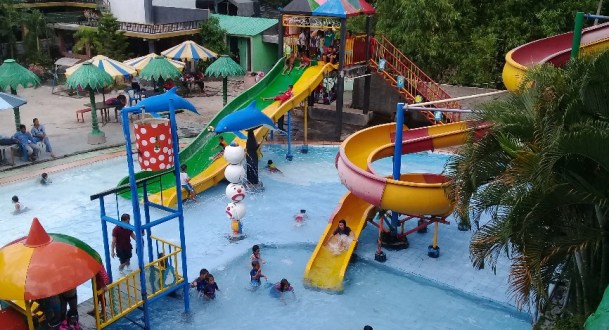 Kolam Renang Sendang Biru