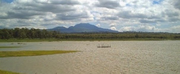 Mengunjungi Waduk Notopuro
