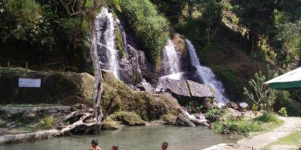 Air Terjun Bah Biak via Kompas, 1. Taman Hewan Pematang Siantar, 2. Patung Dewi Kwan Im – Vihara Avalokitesvara, 3. Siantar Waterpark, 4. AIR TERJUN TURUNAN BUHIT (JABEL), 5. Air Terjun Tonduhan, 6. Air Terjun Mamabu, 7. Kebun Teh Sidamanik, 8. Pemandian Alam Aek Manik, 9. Air Terjun Bah Biak, 10. Taman BEO, 11. Pemandian Alam Swimbath, 12. Air Terjun Sampuran Widuri, 13. Museum Zoologi, 14. Museum Simalungun, 15. Pemandian Alam Sejuk (PAS), 17. Martoba Water Park, 18. Tugu Becak Pematang Siantar, 19. Air Terjun Sijambe, 20. Air Terjun Sipitu Tikka, 21. Pemandian Karang Anyar , 22. Bukit Indah Simarjarunjung, 23. Pemandian Pulau Batu, 24. Lapangan Merdeka Siantar – Taman Bunga, 25. PONDOK TEPI SAWAH