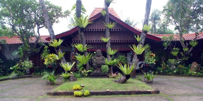 Liburan ke Museum di Tengah Kebun via Kompas, 1. Monumen Nasional (Tugu Monas), 2. Taman Mini Indonesia Indah (TMII), 3. Tebet Eco Park, 4. Taman Impian Jaya Ancol, 5. Dufan (Dunia Fantasi), 6. Taman Margasatwa Ragunan, 7. Pulau Tidung, 8. Ocean Ecopark, 9. Atlantis Water Adventure, 10. Pulau Bidadari, 11. Tribeca Park, 12. Pasar Seni, 13. Jembatan Kota Intan, 14. Museum Sejarah Jakarta, 15. Museum Bank Indonesia, 16. Ice Skating di Sky Rink, 17. KidZania Jakarta, 18. Kota Tua Jakarta, 19. Grand Indonesia Mall, 20. Masjid Istiqlal, 21. Gereja Katedral Jakarta, 22. Pasar Taman Puring, 23. Taman Suropati Jakarta, 24. Museum Nasional, 25. Pasar Tanah Abang, 26. Pecinan Glodok Jakarta, 27. Sea World Indonesia, 28. Setu Babakan Jakarta, 29. Wisata Mangrove Jakarta, 30. Taman Ayodia, 31. Taman Hutan Kota Penjaringan, 32. Cibugary Farm – Wisata Edukasi Cibugary, 33. Hauwke’s Auto Gallery Kayak Museum Angkut di Malang, 34. Pondok Indah Water Park, 35. The Escape Hunt (Tutup Permanen), 36. Kemang Food Festival (Tutup), 37. Taman Kepulauan Seribu, 38. Wisata Pendidikan Pinisi, 39. Flight Experience Gandaria (Tutup Permanen), 40. Tamasya di Taman Tabebuya, 41. Museum Satria Mandala, 42. Liburan ke Museum di Tengah Kebun, 43. Kampung Main Cipulir, 44. Taman Situ Lembang, 45. Taman Ismail Marzuki, 46. Museum Joang ‘45, 47. Freedom Library (Tutup Permanen), 48. Galeri Indonesia Kaya, 49. Taman Menteng, 50. Museum Macan, 51. Museum Wayang, 52. Klenteng Jin De Yuan, 53. Museum Tekstil, 54. Rumah Si Pitung, 55. Pantai Marunda, 56. Waterbom PIK (Tutup Permanen), 57. Alive Museum Jakarta, 58. Museum Bahari, 59. Pulau Semak Daun, 60. Pulau Pramuka, 61. Pulau Kelapa, 62. Bricks 4 Kidz, 63. Museum Perangko Indonesia, 64. Taman Agrowisata Cilangkap
