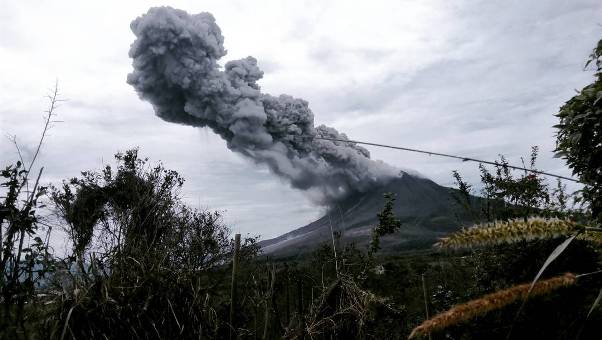 Mengunjungi Gunung Sinabung via @tiarnada, 1. Objek Wisata Bukit Gundaling, 2. Destinasi Wisata Desa Peceren, 3. Liburan Seru ke Taman Alam Lumbini, 4. Wisata Sejarah di Museum Pusaka Karo Berastagi, 5. Mengunjungi Gunung Sinabung, 6. Pemandian Air Panas Lau Sidebuk – Debuk, 7. Wahana Liburan Funland Mickey Holiday, 8. Bersantai di Bukit Kubu Berastagi, 9. Menikmati Sajian Wisata Kuliner di Panatapan, 10. Pasar Buah Berastagi, 11. Spot Wisata Danau Lau Kawar, 12. Wisata Alami Air Terjun Sikulikap, 13. Gereja Inkultruratif Karo Santo Fransiskus Asisi, 14. Gundaling Farm Berastagi, 15. Berkunjung ke Kebun Raya Tongkoh, 16. Mengunjungi Kampung Tradisional Desa Lingga, 17. Trekking ke Gunung Sibayak, 18. Air Terjun Dua Warna Nan Eksotis, 19. Objek Wisata Alam Air Terjun Batu Belah, 20. Sinabung Hill Resort, 21. Penatapan, 22. Rindu Alam Resort, 23. Kebun Madu Efi, 24. Sapo Juma