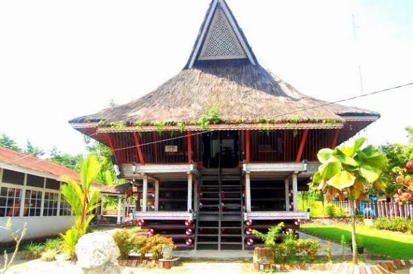 Museum Simalungun via Pariwisata sumut, 1. Taman Hewan Pematang Siantar, 2. Patung Dewi Kwan Im – Vihara Avalokitesvara, 3. Siantar Waterpark, 4. AIR TERJUN TURUNAN BUHIT (JABEL), 5. Air Terjun Tonduhan, 6. Air Terjun Mamabu, 7. Kebun Teh Sidamanik, 8. Pemandian Alam Aek Manik, 9. Air Terjun Bah Biak, 10. Taman BEO, 11. Pemandian Alam Swimbath, 12. Air Terjun Sampuran Widuri, 13. Museum Zoologi, 14. Museum Simalungun, 15. Pemandian Alam Sejuk (PAS), 17. Martoba Water Park, 18. Tugu Becak Pematang Siantar, 19. Air Terjun Sijambe, 20. Air Terjun Sipitu Tikka, 21. Pemandian Karang Anyar , 22. Bukit Indah Simarjarunjung, 23. Pemandian Pulau Batu, 24. Lapangan Merdeka Siantar – Taman Bunga, 25. PONDOK TEPI SAWAH