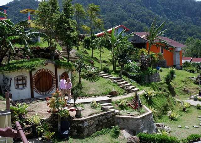Rindu Alam Resort, 1. Objek Wisata Bukit Gundaling, 2. Destinasi Wisata Desa Peceren, 3. Liburan Seru ke Taman Alam Lumbini, 4. Wisata Sejarah di Museum Pusaka Karo Berastagi, 5. Mengunjungi Gunung Sinabung, 6. Pemandian Air Panas Lau Sidebuk – Debuk, 7. Wahana Liburan Funland Mickey Holiday, 8. Bersantai di Bukit Kubu Berastagi, 9. Menikmati Sajian Wisata Kuliner di Panatapan, 10. Pasar Buah Berastagi, 11. Spot Wisata Danau Lau Kawar, 12. Wisata Alami Air Terjun Sikulikap, 13. Gereja Inkultruratif Karo Santo Fransiskus Asisi, 14. Gundaling Farm Berastagi, 15. Berkunjung ke Kebun Raya Tongkoh, 16. Mengunjungi Kampung Tradisional Desa Lingga, 17. Trekking ke Gunung Sibayak, 18. Air Terjun Dua Warna Nan Eksotis, 19. Objek Wisata Alam Air Terjun Batu Belah, 20. Sinabung Hill Resort, 21. Penatapan, 22. Rindu Alam Resort, 23. Kebun Madu Efi, 24. Sapo Juma