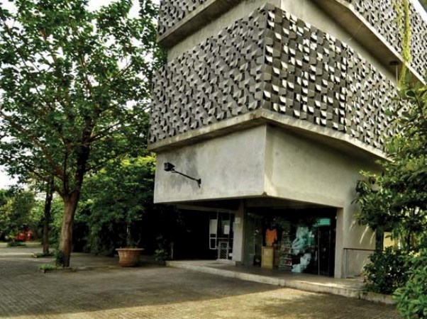 Sehari menjadi Seniman di Komunitas Salihara, 1. Taman Margasatwa Ragunan, 2. Tebet Eco Park, 3. Taman Menteng, 4. Kidzania Jakarta, 5. Museum Layang-layang Indonesia, 6. Playparq Kemang, 7. KidCity Transmart Cilandak, 8. Taman Langsat, 9. Taman Spathodea, 10. Hauwke’s Auto Gallery, 11. Setu Babakan, 12. Museum Basoeki Abdullah, 13. Pusat Primata Schmutzer Jakarta, 14. Taman Tabebuya, 15. Museum Satria Mandala, 16. Pondok Indah Water Park, 17. Museum di Tengah Kebun, 18. Taman Ayodia, 19. The Playground, 20. Komunitas Salihara, 21. Museum Harry Darsono, 22. Monumen Patung Dirgantara ‘Tugu Pancoran Tebet’, 23. Taman Literasi Martha Christina Tiahahu, 24. Taman Mataram, 25. Kampung Main Cipulir, 26. Hutan Kota Srengseng Sawah, 27. The Escape Hunt (Tutup), 28. Taman Sepat Pasar Minggu, 28. Taman Tangkuban Perahu, 30. PINISI EDUTAINMENT PARK, 31. Speedy Karting Pancoran (Tutup), 32. Taman Dadap Merah, 33. Flight Experience Gandaria (Tutup), 34. Belanja di Kota Kasablanka, 35. Pasar Santa, 36. Jimbaran Outdoor Tanah Abang, 37. Kemang Food Festival, 38. Rooftop Lucy in The Sky, 39. Taman Tanjung, 40. Museum Reksa Artha