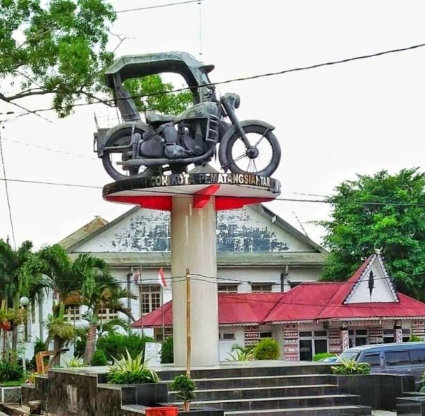 Tugu Becak Pematang Siantar, 1. Taman Hewan Pematang Siantar, 2. Patung Dewi Kwan Im – Vihara Avalokitesvara, 3. Siantar Waterpark, 4. AIR TERJUN TURUNAN BUHIT (JABEL), 5. Air Terjun Tonduhan, 6. Air Terjun Mamabu, 7. Kebun Teh Sidamanik, 8. Pemandian Alam Aek Manik, 9. Air Terjun Bah Biak, 10. Taman BEO, 11. Pemandian Alam Swimbath, 12. Air Terjun Sampuran Widuri, 13. Museum Zoologi, 14. Museum Simalungun, 15. Pemandian Alam Sejuk (PAS), 17. Martoba Water Park, 18. Tugu Becak Pematang Siantar, 19. Air Terjun Sijambe, 20. Air Terjun Sipitu Tikka, 21. Pemandian Karang Anyar , 22. Bukit Indah Simarjarunjung, 23. Pemandian Pulau Batu, 24. Lapangan Merdeka Siantar – Taman Bunga, 25. PONDOK TEPI SAWAH