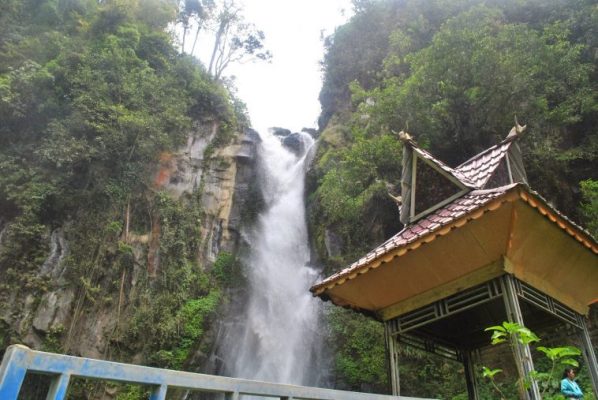 Wisata Alami Air Terjun Sikulikap, 1. Objek Wisata Bukit Gundaling, 2. Destinasi Wisata Desa Peceren, 3. Liburan Seru ke Taman Alam Lumbini, 4. Wisata Sejarah di Museum Pusaka Karo Berastagi, 5. Mengunjungi Gunung Sinabung, 6. Pemandian Air Panas Lau Sidebuk – Debuk, 7. Wahana Liburan Funland Mickey Holiday, 8. Bersantai di Bukit Kubu Berastagi, 9. Menikmati Sajian Wisata Kuliner di Panatapan, 10. Pasar Buah Berastagi, 11. Spot Wisata Danau Lau Kawar, 12. Wisata Alami Air Terjun Sikulikap, 13. Gereja Inkultruratif Karo Santo Fransiskus Asisi, 14. Gundaling Farm Berastagi, 15. Berkunjung ke Kebun Raya Tongkoh, 16. Mengunjungi Kampung Tradisional Desa Lingga, 17. Trekking ke Gunung Sibayak, 18. Air Terjun Dua Warna Nan Eksotis, 19. Objek Wisata Alam Air Terjun Batu Belah, 20. Sinabung Hill Resort, 21. Penatapan, 22. Rindu Alam Resort, 23. Kebun Madu Efi, 24. Sapo Juma