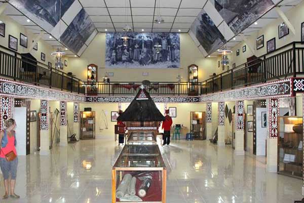 Wisata Sejarah di Museum Pusaka Karo Berastagi via kriswantoginting, 1. Objek Wisata Bukit Gundaling, 2. Destinasi Wisata Desa Peceren, 3. Liburan Seru ke Taman Alam Lumbini, 4. Wisata Sejarah di Museum Pusaka Karo Berastagi, 5. Mengunjungi Gunung Sinabung, 6. Pemandian Air Panas Lau Sidebuk – Debuk, 7. Wahana Liburan Funland Mickey Holiday, 8. Bersantai di Bukit Kubu Berastagi, 9. Menikmati Sajian Wisata Kuliner di Panatapan, 10. Pasar Buah Berastagi, 11. Spot Wisata Danau Lau Kawar, 12. Wisata Alami Air Terjun Sikulikap, 13. Gereja Inkultruratif Karo Santo Fransiskus Asisi, 14. Gundaling Farm Berastagi, 15. Berkunjung ke Kebun Raya Tongkoh, 16. Mengunjungi Kampung Tradisional Desa Lingga, 17. Trekking ke Gunung Sibayak, 18. Air Terjun Dua Warna Nan Eksotis, 19. Objek Wisata Alam Air Terjun Batu Belah, 20. Sinabung Hill Resort, 21. Penatapan, 22. Rindu Alam Resort, 23. Kebun Madu Efi, 24. Sapo Juma