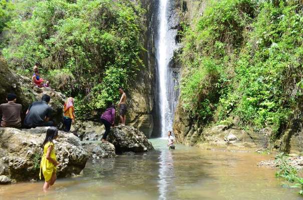 1. Air Terjun Sri Gethuk yang Indahnya Bikin Melongo , 2. Wisata Air Terjun Banyunibo, 3. Air Terjun Kedung Kandang, 4. Curug Gedhe yang Seru Buat Nyebur, 5. Kiendahan Curug Sidoharjo, 6. Liburan Seru di Air Terjun Luweng Sampang, 7. Air Terjun Lepo Bikin Lupo Waktu, 8. Air Terjun Kembang Soka yang Bisa Mandi Suka-suka, 9. Air Terjun Pantai Jogan, 10. Air Terjun Grojogan Sewu, 11. Air Terjun Tlogo Muncar Kaliurang, 12. Keindahan Air Terjun Jurang Pulosari yang masih Perawan, 13. Objek Wisata Alam Air Terjun Randusari, 14. Liburan ke Air Terjun Kedung Pengilon, 15. Menjamah Air Terjun Perawan Sidoharjo, 16. Air Terjun Kedung Pedut, 17. Air Terjun Setawing, 18. Taman Sungai Mudal, 19. Air Terjun Kedung Bendo, 20. Air Terjun Seribu Batu, 21. Air Terjun Tuwondo, 22. Menenangkan pikiran di Air Terjun Indah Gedangsari, 23. Wisata Alam Grojogan Pucung, 24. Air Terjun Pantai Unik di Jogan, 25. Wisata Alam plus Religi di Air Terjun Goa Selarong, 26. Curug Watu Jonggol, 27. Air Terjun Parangtritis
