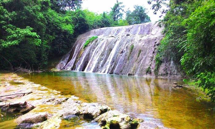 1. Air Terjun Tretes, 2. Candi Ngrimbi, 3. Goa Sigolo – Golo, 4. Goa Sriti, 5. Kedung Cinet, 6. Klenteng Hong San Kiong, 7. Gereja Mojowarno, 8. Makam Gunung Kuncung, 9. Sendang Made, 10. Sumber Penganten, 11. Tirta Wisata Keplaksari, 12. Dam Karet Sungai Brantas, 13. Masjid Agung Jombang, 14. Kelenteng Boo Hway Bio, 15. Segolo – Golo Eco Park, 16. Downhill Wana Wisata Panglungan, 17. Taman Kebon Ratu, 18. Kampoeng Djawi, 19. Kampung Durian, 20. Wana Wisata Air Sumberboto, 21. Kedung Sewu, 22. Air Terjun Sekar Pundak Sari, 23. Air Terjun Selo Lapis, 24. Air Terjun Grenjeng, 25. Air Terjun Sanggar, 26. Air Terjun Sikelip, 27. Alun – Alun Kota Jombang, 28. Ringin Contong, 29. Wisata Pujasera Kebon Rojo, 30. Air Terjun Sanggar, 31. Bukit Seloringgit, 32. Sendang Tlimo, 33. Alas Gedangan Mojoagung, 34. Waduk Jambe, 35. Embung Kudu, 36. Air Terjun Ngebleng, 37. Wisata Alam Banyu Mili, 38. Taman Ponggok Banjarsari, 39. Bukit Hijau Carangwulung, 40. Wisata Bale Tani Jombang, 41. Masjid Dr. H. Moeldoko, 42. Kawasan Makam Gus Dur, 43. Aquatics Pool, 44. Tirta Agung, 45. Banyu Biru