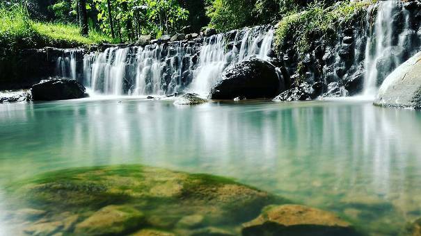 1. Air Terjun Tretes, 2. Candi Ngrimbi, 3. Goa Sigolo – Golo, 4. Goa Sriti, 5. Kedung Cinet, 6. Klenteng Hong San Kiong, 7. Gereja Mojowarno, 8. Makam Gunung Kuncung, 9. Sendang Made, 10. Sumber Penganten, 11. Tirta Wisata Keplaksari, 12. Dam Karet Sungai Brantas, 13. Masjid Agung Jombang, 14. Kelenteng Boo Hway Bio, 15. Segolo – Golo Eco Park, 16. Downhill Wana Wisata Panglungan, 17. Taman Kebon Ratu, 18. Kampoeng Djawi, 19. Kampung Durian, 20. Wana Wisata Air Sumberboto, 21. Kedung Sewu, 22. Air Terjun Sekar Pundak Sari, 23. Air Terjun Selo Lapis, 24. Air Terjun Grenjeng, 25. Air Terjun Sanggar, 26. Air Terjun Sikelip, 27. Alun – Alun Kota Jombang, 28. Ringin Contong, 29. Wisata Pujasera Kebon Rojo, 30. Air Terjun Sanggar, 31. Bukit Seloringgit, 32. Sendang Tlimo, 33. Alas Gedangan Mojoagung, 34. Waduk Jambe, 35. Embung Kudu, 36. Air Terjun Ngebleng, 37. Wisata Alam Banyu Mili, 38. Taman Ponggok Banjarsari, 39. Bukit Hijau Carangwulung, 40. Wisata Bale Tani Jombang, 41. Masjid Dr. H. Moeldoko, 42. Kawasan Makam Gus Dur, 43. Aquatics Pool, 44. Tirta Agung, 45. Banyu Biru