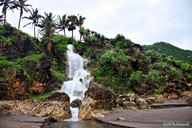 1. Air Terjun Sri Gethuk yang Indahnya Bikin Melongo , 2. Wisata Air Terjun Banyunibo, 3. Air Terjun Kedung Kandang, 4. Curug Gedhe yang Seru Buat Nyebur, 5. Kiendahan Curug Sidoharjo, 6. Liburan Seru di Air Terjun Luweng Sampang, 7. Air Terjun Lepo Bikin Lupo Waktu, 8. Air Terjun Kembang Soka yang Bisa Mandi Suka-suka, 9. Air Terjun Pantai Jogan, 10. Air Terjun Grojogan Sewu, 11. Air Terjun Tlogo Muncar Kaliurang, 12. Keindahan Air Terjun Jurang Pulosari yang masih Perawan, 13. Objek Wisata Alam Air Terjun Randusari, 14. Liburan ke Air Terjun Kedung Pengilon, 15. Menjamah Air Terjun Perawan Sidoharjo, 16. Air Terjun Kedung Pedut, 17. Air Terjun Setawing, 18. Taman Sungai Mudal, 19. Air Terjun Kedung Bendo, 20. Air Terjun Seribu Batu, 21. Air Terjun Tuwondo, 22. Menenangkan pikiran di Air Terjun Indah Gedangsari, 23. Wisata Alam Grojogan Pucung, 24. Air Terjun Pantai Unik di Jogan, 25. Wisata Alam plus Religi di Air Terjun Goa Selarong, 26. Curug Watu Jonggol, 27. Air Terjun Parangtritis