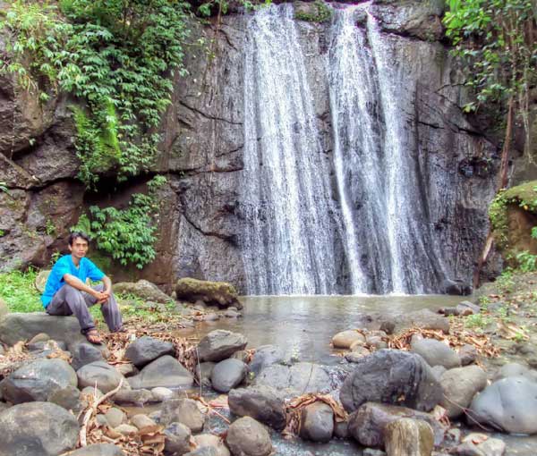 1. Air Terjun Tretes, 2. Candi Ngrimbi, 3. Goa Sigolo – Golo, 4. Goa Sriti, 5. Kedung Cinet, 6. Klenteng Hong San Kiong, 7. Gereja Mojowarno, 8. Makam Gunung Kuncung, 9. Sendang Made, 10. Sumber Penganten, 11. Tirta Wisata Keplaksari, 12. Dam Karet Sungai Brantas, 13. Masjid Agung Jombang, 14. Kelenteng Boo Hway Bio, 15. Segolo – Golo Eco Park, 16. Downhill Wana Wisata Panglungan, 17. Taman Kebon Ratu, 18. Kampoeng Djawi, 19. Kampung Durian, 20. Wana Wisata Air Sumberboto, 21. Kedung Sewu, 22. Air Terjun Sekar Pundak Sari, 23. Air Terjun Selo Lapis, 24. Air Terjun Grenjeng, 25. Air Terjun Sanggar, 26. Air Terjun Sikelip, 27. Alun – Alun Kota Jombang, 28. Ringin Contong, 29. Wisata Pujasera Kebon Rojo, 30. Air Terjun Sanggar, 31. Bukit Seloringgit, 32. Sendang Tlimo, 33. Alas Gedangan Mojoagung, 34. Waduk Jambe, 35. Embung Kudu, 36. Air Terjun Ngebleng, 37. Wisata Alam Banyu Mili, 38. Taman Ponggok Banjarsari, 39. Bukit Hijau Carangwulung, 40. Wisata Bale Tani Jombang, 41. Masjid Dr. H. Moeldoko, 42. Kawasan Makam Gus Dur, 43. Aquatics Pool, 44. Tirta Agung, 45. Banyu Biru