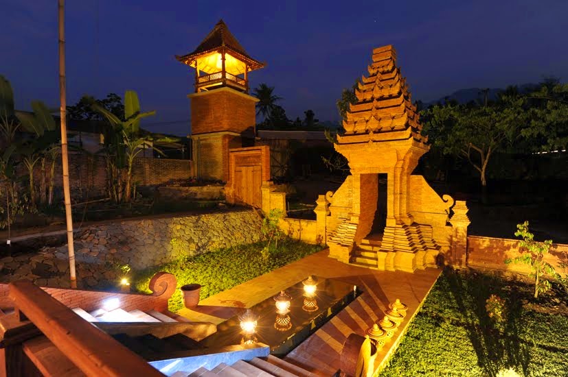 1. Air Terjun Tretes, 2. Candi Ngrimbi, 3. Goa Sigolo – Golo, 4. Goa Sriti, 5. Kedung Cinet, 6. Klenteng Hong San Kiong, 7. Gereja Mojowarno, 8. Makam Gunung Kuncung, 9. Sendang Made, 10. Sumber Penganten, 11. Tirta Wisata Keplaksari, 12. Dam Karet Sungai Brantas, 13. Masjid Agung Jombang, 14. Kelenteng Boo Hway Bio, 15. Segolo – Golo Eco Park, 16. Downhill Wana Wisata Panglungan, 17. Taman Kebon Ratu, 18. Kampoeng Djawi, 19. Kampung Durian, 20. Wana Wisata Air Sumberboto, 21. Kedung Sewu, 22. Air Terjun Sekar Pundak Sari, 23. Air Terjun Selo Lapis, 24. Air Terjun Grenjeng, 25. Air Terjun Sanggar, 26. Air Terjun Sikelip, 27. Alun – Alun Kota Jombang, 28. Ringin Contong, 29. Wisata Pujasera Kebon Rojo, 30. Air Terjun Sanggar, 31. Bukit Seloringgit, 32. Sendang Tlimo, 33. Alas Gedangan Mojoagung, 34. Waduk Jambe, 35. Embung Kudu, 36. Air Terjun Ngebleng, 37. Wisata Alam Banyu Mili, 38. Taman Ponggok Banjarsari, 39. Bukit Hijau Carangwulung, 40. Wisata Bale Tani Jombang, 41. Masjid Dr. H. Moeldoko, 42. Kawasan Makam Gus Dur, 43. Aquatics Pool, 44. Tirta Agung, 45. Banyu Biru