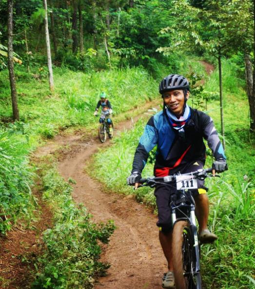Wana Wisata Panglungan, 1. Air Terjun Tretes, 2. Candi Ngrimbi, 3. Goa Sigolo – Golo, 4. Goa Sriti, 5. Kedung Cinet, 6. Klenteng Hong San Kiong, 7. Gereja Mojowarno, 8. Makam Gunung Kuncung, 9. Sendang Made, 10. Sumber Penganten, 11. Tirta Wisata Keplaksari, 12. Dam Karet Sungai Brantas, 13. Masjid Agung Jombang, 14. Kelenteng Boo Hway Bio, 15. Segolo – Golo Eco Park, 16. Downhill Wana Wisata Panglungan, 17. Taman Kebon Ratu, 18. Kampoeng Djawi, 19. Kampung Durian, 20. Wana Wisata Air Sumberboto, 21. Kedung Sewu, 22. Air Terjun Sekar Pundak Sari, 23. Air Terjun Selo Lapis, 24. Air Terjun Grenjeng, 25. Air Terjun Sanggar, 26. Air Terjun Sikelip, 27. Alun – Alun Kota Jombang, 28. Ringin Contong, 29. Wisata Pujasera Kebon Rojo, 30. Air Terjun Sanggar, 31. Bukit Seloringgit, 32. Sendang Tlimo, 33. Alas Gedangan Mojoagung, 34. Waduk Jambe, 35. Embung Kudu, 36. Air Terjun Ngebleng, 37. Wisata Alam Banyu Mili, 38. Taman Ponggok Banjarsari, 39. Bukit Hijau Carangwulung, 40. Wisata Bale Tani Jombang, 41. Masjid Dr. H. Moeldoko, 42. Kawasan Makam Gus Dur, 43. Aquatics Pool, 44. Tirta Agung, 45. Banyu Biru