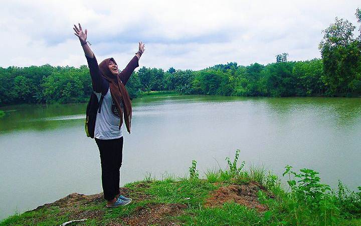 1. Air Terjun Tretes, 2. Candi Ngrimbi, 3. Goa Sigolo – Golo, 4. Goa Sriti, 5. Kedung Cinet, 6. Klenteng Hong San Kiong, 7. Gereja Mojowarno, 8. Makam Gunung Kuncung, 9. Sendang Made, 10. Sumber Penganten, 11. Tirta Wisata Keplaksari, 12. Dam Karet Sungai Brantas, 13. Masjid Agung Jombang, 14. Kelenteng Boo Hway Bio, 15. Segolo – Golo Eco Park, 16. Downhill Wana Wisata Panglungan, 17. Taman Kebon Ratu, 18. Kampoeng Djawi, 19. Kampung Durian, 20. Wana Wisata Air Sumberboto, 21. Kedung Sewu, 22. Air Terjun Sekar Pundak Sari, 23. Air Terjun Selo Lapis, 24. Air Terjun Grenjeng, 25. Air Terjun Sanggar, 26. Air Terjun Sikelip, 27. Alun – Alun Kota Jombang, 28. Ringin Contong, 29. Wisata Pujasera Kebon Rojo, 30. Air Terjun Sanggar, 31. Bukit Seloringgit, 32. Sendang Tlimo, 33. Alas Gedangan Mojoagung, 34. Waduk Jambe, 35. Embung Kudu, 36. Air Terjun Ngebleng, 37. Wisata Alam Banyu Mili, 38. Taman Ponggok Banjarsari, 39. Bukit Hijau Carangwulung, 40. Wisata Bale Tani Jombang, 41. Masjid Dr. H. Moeldoko, 42. Kawasan Makam Gus Dur, 43. Aquatics Pool, 44. Tirta Agung, 45. Banyu Biru