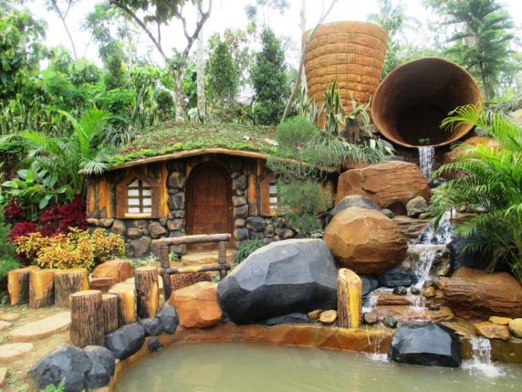 Wisata Alam Banyu Mili, 1. Air Terjun Tretes, 2. Candi Ngrimbi, 3. Goa Sigolo – Golo, 4. Goa Sriti, 5. Kedung Cinet, 6. Klenteng Hong San Kiong, 7. Gereja Mojowarno, 8. Makam Gunung Kuncung, 9. Sendang Made, 10. Sumber Penganten, 11. Tirta Wisata Keplaksari, 12. Dam Karet Sungai Brantas, 13. Masjid Agung Jombang, 14. Kelenteng Boo Hway Bio, 15. Segolo – Golo Eco Park, 16. Downhill Wana Wisata Panglungan, 17. Taman Kebon Ratu, 18. Kampoeng Djawi, 19. Kampung Durian, 20. Wana Wisata Air Sumberboto, 21. Kedung Sewu, 22. Air Terjun Sekar Pundak Sari, 23. Air Terjun Selo Lapis, 24. Air Terjun Grenjeng, 25. Air Terjun Sanggar, 26. Air Terjun Sikelip, 27. Alun – Alun Kota Jombang, 28. Ringin Contong, 29. Wisata Pujasera Kebon Rojo, 30. Air Terjun Sanggar, 31. Bukit Seloringgit, 32. Sendang Tlimo, 33. Alas Gedangan Mojoagung, 34. Waduk Jambe, 35. Embung Kudu, 36. Air Terjun Ngebleng, 37. Wisata Alam Banyu Mili, 38. Taman Ponggok Banjarsari, 39. Bukit Hijau Carangwulung, 40. Wisata Bale Tani Jombang, 41. Masjid Dr. H. Moeldoko, 42. Kawasan Makam Gus Dur, 43. Aquatics Pool, 44. Tirta Agung, 45. Banyu Biru