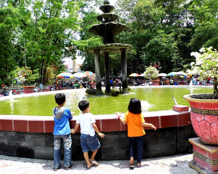 1. Air Terjun Tretes, 2. Candi Ngrimbi, 3. Goa Sigolo – Golo, 4. Goa Sriti, 5. Kedung Cinet, 6. Klenteng Hong San Kiong, 7. Gereja Mojowarno, 8. Makam Gunung Kuncung, 9. Sendang Made, 10. Sumber Penganten, 11. Tirta Wisata Keplaksari, 12. Dam Karet Sungai Brantas, 13. Masjid Agung Jombang, 14. Kelenteng Boo Hway Bio, 15. Segolo – Golo Eco Park, 16. Downhill Wana Wisata Panglungan, 17. Taman Kebon Ratu, 18. Kampoeng Djawi, 19. Kampung Durian, 20. Wana Wisata Air Sumberboto, 21. Kedung Sewu, 22. Air Terjun Sekar Pundak Sari, 23. Air Terjun Selo Lapis, 24. Air Terjun Grenjeng, 25. Air Terjun Sanggar, 26. Air Terjun Sikelip, 27. Alun – Alun Kota Jombang, 28. Ringin Contong, 29. Wisata Pujasera Kebon Rojo, 30. Air Terjun Sanggar, 31. Bukit Seloringgit, 32. Sendang Tlimo, 33. Alas Gedangan Mojoagung, 34. Waduk Jambe, 35. Embung Kudu, 36. Air Terjun Ngebleng, 37. Wisata Alam Banyu Mili, 38. Taman Ponggok Banjarsari, 39. Bukit Hijau Carangwulung, 40. Wisata Bale Tani Jombang, 41. Masjid Dr. H. Moeldoko, 42. Kawasan Makam Gus Dur, 43. Aquatics Pool, 44. Tirta Agung, 45. Banyu Biru