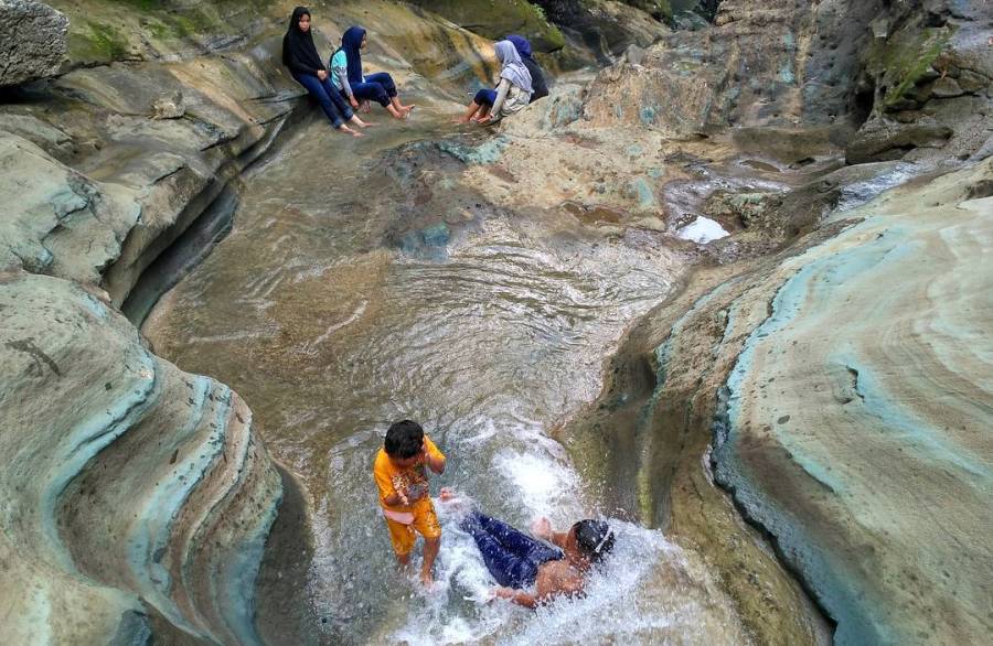 1. Taman Hutan Kota Tulungagung, 2. Kampung Susu Dinasty, 3. Taman Aloon – Aloon Tulungagung, 4. Taman Kali Ngrowo, 5. Agrowisata Belimbing, 6. Pantai Kedung Tumpang, 7. Pantai Molang, 8. Pantai Popoh, 9. Pantai Sanggar, 10. Pantai Sidem, 11. Pantai Pacar, 12. Pantai Godeg, 13. Pantai Coro, 14. Tebing Banyu Mulok, 15. Jambooland Waterpark, 16. Splash Waterpark, 17. Air Terjun Jurang Senggani, 18. Air Terjun Coban Kromo, 19. Air Terjun Kedung Simin, 20. Air Terjun Alas Kandung, 21. Air Terjun Pandan Wangi, 22. Air Terjun Lawean, 23. Candi Penampihan, 24. Candi Dadi, 25. Candi Sanggrahan, 26. Nyawangan Park, 27. Telaga Ngambal, 28. Kedung Tritis, 29. Batu Gedong, 30. Bukit Jomblo, 31. Ranu Gumbolo, 32. Pantai Gerangan, 33. Pantai Brumbun, 34. Pantai Sawah Ombo, 35. Pantai Sioro, 36. Pantai Dlodo, 37. Pantai Klatak Tulungagung , 38. Berburu Sunrise di Pantai Sine, 39. Pantai Lumbung, 40. Pantai Pathok Gebang, 41. Air Terjun Parang Kikis, 42. Jurug Tejo, 43. Gunung Budeg, 44. Candi Boyolangu, 45. Goa Selomangleng, 46. Pantai Ngalur, 47. Sungai Niyama, 48. “Pusat Oleh-oleh” Sentral Kerajinan Industri Marmer, 49. Klenteng Tjoe Tik Kiong, 50. Pantai Pucang Sawit, 51. Waduk Wonorejo, 52. Dokar Dreamland, 53. Gunung Bolo, 54. Wisata Kampung Tani, 55. Goa Pasir, 56. Pantai Gemah, 57. Pantai Patuk Gebang, 58. Pantai Dadap