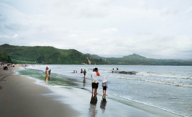 1. Taman Hutan Kota Tulungagung, 2. Kampung Susu Dinasty, 3. Taman Aloon – Aloon Tulungagung, 4. Taman Kali Ngrowo, 5. Agrowisata Belimbing, 6. Pantai Kedung Tumpang, 7. Pantai Molang, 8. Pantai Popoh, 9. Pantai Sanggar, 10. Pantai Sidem, 11. Pantai Pacar, 12. Pantai Godeg, 13. Pantai Coro, 14. Tebing Banyu Mulok, 15. Jambooland Waterpark, 16. Splash Waterpark, 17. Air Terjun Jurang Senggani, 18. Air Terjun Coban Kromo, 19. Air Terjun Kedung Simin, 20. Air Terjun Alas Kandung, 21. Air Terjun Pandan Wangi, 22. Air Terjun Lawean, 23. Candi Penampihan, 24. Candi Dadi, 25. Candi Sanggrahan, 26. Nyawangan Park, 27. Telaga Ngambal, 28. Kedung Tritis, 29. Batu Gedong, 30. Bukit Jomblo, 31. Ranu Gumbolo, 32. Pantai Gerangan, 33. Pantai Brumbun, 34. Pantai Sawah Ombo, 35. Pantai Sioro, 36. Pantai Dlodo, 37. Pantai Klatak Tulungagung , 38. Berburu Sunrise di Pantai Sine, 39. Pantai Lumbung, 40. Pantai Pathok Gebang, 41. Air Terjun Parang Kikis, 42. Jurug Tejo, 43. Gunung Budeg, 44. Candi Boyolangu, 45. Goa Selomangleng, 46. Pantai Ngalur, 47. Sungai Niyama, 48. “Pusat Oleh-oleh” Sentral Kerajinan Industri Marmer, 49. Klenteng Tjoe Tik Kiong, 50. Pantai Pucang Sawit, 51. Waduk Wonorejo, 52. Dokar Dreamland, 53. Gunung Bolo, 54. Wisata Kampung Tani, 55. Goa Pasir, 56. Pantai Gemah, 57. Pantai Patuk Gebang, 58. Pantai Dadap