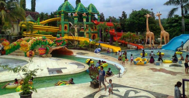 1. Taman Hutan Kota Tulungagung, 2. Kampung Susu Dinasty, 3. Taman Aloon – Aloon Tulungagung, 4. Taman Kali Ngrowo, 5. Agrowisata Belimbing, 6. Pantai Kedung Tumpang, 7. Pantai Molang, 8. Pantai Popoh, 9. Pantai Sanggar, 10. Pantai Sidem, 11. Pantai Pacar, 12. Pantai Godeg, 13. Pantai Coro, 14. Tebing Banyu Mulok, 15. Jambooland Waterpark, 16. Splash Waterpark, 17. Air Terjun Jurang Senggani, 18. Air Terjun Coban Kromo, 19. Air Terjun Kedung Simin, 20. Air Terjun Alas Kandung, 21. Air Terjun Pandan Wangi, 22. Air Terjun Lawean, 23. Candi Penampihan, 24. Candi Dadi, 25. Candi Sanggrahan, 26. Nyawangan Park, 27. Telaga Ngambal, 28. Kedung Tritis, 29. Batu Gedong, 30. Bukit Jomblo, 31. Ranu Gumbolo, 32. Pantai Gerangan, 33. Pantai Brumbun, 34. Pantai Sawah Ombo, 35. Pantai Sioro, 36. Pantai Dlodo, 37. Pantai Klatak Tulungagung , 38. Berburu Sunrise di Pantai Sine, 39. Pantai Lumbung, 40. Pantai Pathok Gebang, 41. Air Terjun Parang Kikis, 42. Jurug Tejo, 43. Gunung Budeg, 44. Candi Boyolangu, 45. Goa Selomangleng, 46. Pantai Ngalur, 47. Sungai Niyama, 48. “Pusat Oleh-oleh” Sentral Kerajinan Industri Marmer, 49. Klenteng Tjoe Tik Kiong, 50. Pantai Pucang Sawit, 51. Waduk Wonorejo, 52. Dokar Dreamland, 53. Gunung Bolo, 54. Wisata Kampung Tani, 55. Goa Pasir, 56. Pantai Gemah, 57. Pantai Patuk Gebang, 58. Pantai Dadap