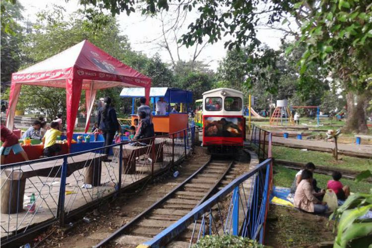 Kereta Api di Taman Lalu Lintas via merdeka, Sejarah Taman Lalu Lintas Bandung, Konsep Baru Dan Unik Di Taman Lalu Lintas, Tiket Masuk Terjangkau Kawasan Taman, Rekomendasi Wisata Kuliner Dekat Taman Lalu Lintas