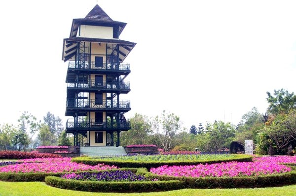 Menara Pandang Taman Bunga Nusantara - Wisata Hits Bogor, 1. Goa Agung Garunggang, 2. Taman Sakura, 3. Curug Cigamea, 4. Curug Leuwi Hejo, 5. Curug Ciburial, 6. Curug Leuwi Lieuk, 7. Taman Safari, 8. Bukit Alesano, 9. Taman Wisata Matahari, 10. Sungai Cisadane, 11. Air Panas Tirta Sanita Ciseeng, 12. Warso Farm, 13. Taman Bunga Nusantara, 14. The Highland Park Resort