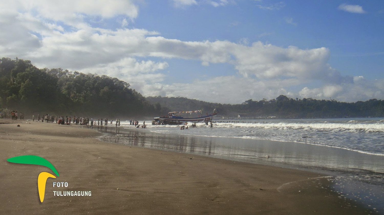 1. Taman Hutan Kota Tulungagung, 2. Kampung Susu Dinasty, 3. Taman Aloon – Aloon Tulungagung, 4. Taman Kali Ngrowo, 5. Agrowisata Belimbing, 6. Pantai Kedung Tumpang, 7. Pantai Molang, 8. Pantai Popoh, 9. Pantai Sanggar, 10. Pantai Sidem, 11. Pantai Pacar, 12. Pantai Godeg, 13. Pantai Coro, 14. Tebing Banyu Mulok, 15. Jambooland Waterpark, 16. Splash Waterpark, 17. Air Terjun Jurang Senggani, 18. Air Terjun Coban Kromo, 19. Air Terjun Kedung Simin, 20. Air Terjun Alas Kandung, 21. Air Terjun Pandan Wangi, 22. Air Terjun Lawean, 23. Candi Penampihan, 24. Candi Dadi, 25. Candi Sanggrahan, 26. Nyawangan Park, 27. Telaga Ngambal, 28. Kedung Tritis, 29. Batu Gedong, 30. Bukit Jomblo, 31. Ranu Gumbolo, 32. Pantai Gerangan, 33. Pantai Brumbun, 34. Pantai Sawah Ombo, 35. Pantai Sioro, 36. Pantai Dlodo, 37. Pantai Klatak Tulungagung , 38. Berburu Sunrise di Pantai Sine, 39. Pantai Lumbung, 40. Pantai Pathok Gebang, 41. Air Terjun Parang Kikis, 42. Jurug Tejo, 43. Gunung Budeg, 44. Candi Boyolangu, 45. Goa Selomangleng, 46. Pantai Ngalur, 47. Sungai Niyama, 48. “Pusat Oleh-oleh” Sentral Kerajinan Industri Marmer, 49. Klenteng Tjoe Tik Kiong, 50. Pantai Pucang Sawit, 51. Waduk Wonorejo, 52. Dokar Dreamland, 53. Gunung Bolo, 54. Wisata Kampung Tani, 55. Goa Pasir, 56. Pantai Gemah, 57. Pantai Patuk Gebang, 58. Pantai Dadap