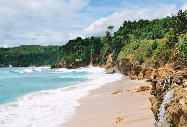 1. Taman Hutan Kota Tulungagung, 2. Kampung Susu Dinasty, 3. Taman Aloon – Aloon Tulungagung, 4. Taman Kali Ngrowo, 5. Agrowisata Belimbing, 6. Pantai Kedung Tumpang, 7. Pantai Molang, 8. Pantai Popoh, 9. Pantai Sanggar, 10. Pantai Sidem, 11. Pantai Pacar, 12. Pantai Godeg, 13. Pantai Coro, 14. Tebing Banyu Mulok, 15. Jambooland Waterpark, 16. Splash Waterpark, 17. Air Terjun Jurang Senggani, 18. Air Terjun Coban Kromo, 19. Air Terjun Kedung Simin, 20. Air Terjun Alas Kandung, 21. Air Terjun Pandan Wangi, 22. Air Terjun Lawean, 23. Candi Penampihan, 24. Candi Dadi, 25. Candi Sanggrahan, 26. Nyawangan Park, 27. Telaga Ngambal, 28. Kedung Tritis, 29. Batu Gedong, 30. Bukit Jomblo, 31. Ranu Gumbolo, 32. Pantai Gerangan, 33. Pantai Brumbun, 34. Pantai Sawah Ombo, 35. Pantai Sioro, 36. Pantai Dlodo, 37. Pantai Klatak Tulungagung , 38. Berburu Sunrise di Pantai Sine, 39. Pantai Lumbung, 40. Pantai Pathok Gebang, 41. Air Terjun Parang Kikis, 42. Jurug Tejo, 43. Gunung Budeg, 44. Candi Boyolangu, 45. Goa Selomangleng, 46. Pantai Ngalur, 47. Sungai Niyama, 48. “Pusat Oleh-oleh” Sentral Kerajinan Industri Marmer, 49. Klenteng Tjoe Tik Kiong, 50. Pantai Pucang Sawit, 51. Waduk Wonorejo, 52. Dokar Dreamland, 53. Gunung Bolo, 54. Wisata Kampung Tani, 55. Goa Pasir, 56. Pantai Gemah, 57. Pantai Patuk Gebang, 58. Pantai Dadap