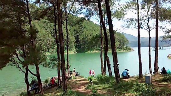 1. Taman Hutan Kota Tulungagung, 2. Kampung Susu Dinasty, 3. Taman Aloon – Aloon Tulungagung, 4. Taman Kali Ngrowo, 5. Agrowisata Belimbing, 6. Pantai Kedung Tumpang, 7. Pantai Molang, 8. Pantai Popoh, 9. Pantai Sanggar, 10. Pantai Sidem, 11. Pantai Pacar, 12. Pantai Godeg, 13. Pantai Coro, 14. Tebing Banyu Mulok, 15. Jambooland Waterpark, 16. Splash Waterpark, 17. Air Terjun Jurang Senggani, 18. Air Terjun Coban Kromo, 19. Air Terjun Kedung Simin, 20. Air Terjun Alas Kandung, 21. Air Terjun Pandan Wangi, 22. Air Terjun Lawean, 23. Candi Penampihan, 24. Candi Dadi, 25. Candi Sanggrahan, 26. Nyawangan Park, 27. Telaga Ngambal, 28. Kedung Tritis, 29. Batu Gedong, 30. Bukit Jomblo, 31. Ranu Gumbolo, 32. Pantai Gerangan, 33. Pantai Brumbun, 34. Pantai Sawah Ombo, 35. Pantai Sioro, 36. Pantai Dlodo, 37. Pantai Klatak Tulungagung , 38. Berburu Sunrise di Pantai Sine, 39. Pantai Lumbung, 40. Pantai Pathok Gebang, 41. Air Terjun Parang Kikis, 42. Jurug Tejo, 43. Gunung Budeg, 44. Candi Boyolangu, 45. Goa Selomangleng, 46. Pantai Ngalur, 47. Sungai Niyama, 48. “Pusat Oleh-oleh” Sentral Kerajinan Industri Marmer, 49. Klenteng Tjoe Tik Kiong, 50. Pantai Pucang Sawit, 51. Waduk Wonorejo, 52. Dokar Dreamland, 53. Gunung Bolo, 54. Wisata Kampung Tani, 55. Goa Pasir, 56. Pantai Gemah, 57. Pantai Patuk Gebang, 58. Pantai Dadap