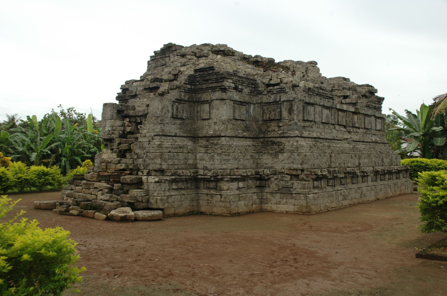 1. Taman Hutan Kota Tulungagung, 2. Kampung Susu Dinasty, 3. Taman Aloon – Aloon Tulungagung, 4. Taman Kali Ngrowo, 5. Agrowisata Belimbing, 6. Pantai Kedung Tumpang, 7. Pantai Molang, 8. Pantai Popoh, 9. Pantai Sanggar, 10. Pantai Sidem, 11. Pantai Pacar, 12. Pantai Godeg, 13. Pantai Coro, 14. Tebing Banyu Mulok, 15. Jambooland Waterpark, 16. Splash Waterpark, 17. Air Terjun Jurang Senggani, 18. Air Terjun Coban Kromo, 19. Air Terjun Kedung Simin, 20. Air Terjun Alas Kandung, 21. Air Terjun Pandan Wangi, 22. Air Terjun Lawean, 23. Candi Penampihan, 24. Candi Dadi, 25. Candi Sanggrahan, 26. Nyawangan Park, 27. Telaga Ngambal, 28. Kedung Tritis, 29. Batu Gedong, 30. Bukit Jomblo, 31. Ranu Gumbolo, 32. Pantai Gerangan, 33. Pantai Brumbun, 34. Pantai Sawah Ombo, 35. Pantai Sioro, 36. Pantai Dlodo, 37. Pantai Klatak Tulungagung , 38. Berburu Sunrise di Pantai Sine, 39. Pantai Lumbung, 40. Pantai Pathok Gebang, 41. Air Terjun Parang Kikis, 42. Jurug Tejo, 43. Gunung Budeg, 44. Candi Boyolangu, 45. Goa Selomangleng, 46. Pantai Ngalur, 47. Sungai Niyama, 48. “Pusat Oleh-oleh” Sentral Kerajinan Industri Marmer, 49. Klenteng Tjoe Tik Kiong, 50. Pantai Pucang Sawit, 51. Waduk Wonorejo, 52. Dokar Dreamland, 53. Gunung Bolo, 54. Wisata Kampung Tani, 55. Goa Pasir, 56. Pantai Gemah, 57. Pantai Patuk Gebang, 58. Pantai Dadap
