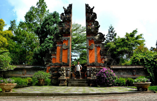Taman Bali via Cendananews, Asal Mula Taman Bunga Nusantara, Merupakan Ladang Percobaan di Bidang Bunga, Luasnya Mencapai Puluhan Hektar, Rute untuk Menuju Taman Bunga Nusantara, Peta Taman Bunga Nusantara      Tiketnya Ramah Kantong, Berbagai Wisata yang ada di dalam Taman Bunga Nusantara, Terdapat Beberapa Landmark Andalan, Ada Penginapannya Juga kok!, Fasilitas di Taman Bunga Nusantara