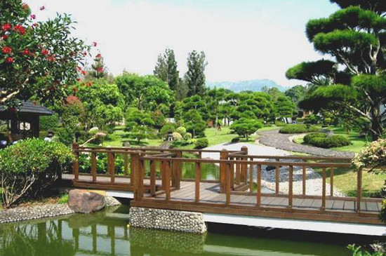 Taman Jepang via thetripcorner, Asal Mula Taman Bunga Nusantara, Merupakan Ladang Percobaan di Bidang Bunga, Luasnya Mencapai Puluhan Hektar, Rute untuk Menuju Taman Bunga Nusantara, Peta Taman Bunga Nusantara      Tiketnya Ramah Kantong, Berbagai Wisata yang ada di dalam Taman Bunga Nusantara, Terdapat Beberapa Landmark Andalan, Ada Penginapannya Juga kok!, Fasilitas di Taman Bunga Nusantara