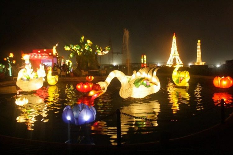 Taman Pelangi Monjali, 1. Wisata Candi Prambanan, 2. Wisata Air Terjun Sri Gethuk, 3. Curug Indah Tegalrejo, 4. Pasar Beringharjo, 5. Sindu Kusuma Edupark (SKE), 6. Tugu Jogja, 7. Museum Benteng Vredeburg, 8. Taman Pintar Yogyakarta, 9. Gumuk Pasir Parangkusumo, 10. The Lost World Castle, 11. Wisata Istana Ratu Boko, 12. Pantai Pok Tunggal, 13. Pantai Parangtritis, 14. Pantai Baron, 15. Pantai Siung, 16. Pabrik Gula Madukismo, 17. Museum Mini Sisa Hartaku, 18. Museum Affandi, 19. Museum Sonobudoyo Siung, 20. Wisata Kotagede , 21. Keraton Ngayogyakarta Hadiningrat, 22. Kebun Binatang Gembira Loka, 23. Jalan Malioboro, 24. Kampung Wisata Taman Sari, 25. Hutan Pinus Mangunan, 26. Kebun Buah Mangunan Jogja, 27. Pantai Timang, 28. Wisata Goa Selarong, 29. Wisata Alam Kalibiru, 30. Cave Tubing di Goa Pindul, 31. Candi Sambisari, 32. Wisata Candi Plaosan, 33. “Cahaya Surga” di Gua Jomblang, 34. Bukit Parang Endog, 35. Bukit Bintang Jogja, 36. Pantai Indrayanti, 37. Pantai Jogan, 38. Pantai Sundak, 39. Pantai Krakal, 40. Goa Gelatik, 41. Cave Tubing Kalisuci, 42. Pantai Sadranan, 43. The World Landmarks Merapi Park, 44. Transmart Carrefour Maguwo, 45. Pantai Nglambor , 46. Jogja Bay Waterpark (Tutup Sementara), 47. Kebun Teh Nglinggo Jogja, 48. Tebing Breksi, 49. Wisata Hutan Mangrove Wana Tirta, 50. Taman Nasional Gunung Merapi, 51. Jurang Tembelan, 52. Gunung Api Purba Nglanggeran, 53. Candi Ijo D.I. Yogyakarta, 54. Alun-alun Kidul, Jogja, 55. Taman Pelangi Monjali, 56. Jalan Prawirotaman, 57. Titik Nol Yogyakarta, 58. Taman Budaya Yogyakarta, 59. Ekowisata Sungai Mudal, 60. Pojok Beteng, 61. HeHa Sky View, 62. HeHa Ocean View, 63. Tumpeng Menoreh, 64. Rumah Jembarati (Tutup), 65. Studio Alam Glampong, 66. Bukit Panguk Kediwung, 67. Curug Pulosari, 68. Seribu Batu Songgo Langit, 69. Embung Langensari, 70. Pantai Ngrawe (MESRA)