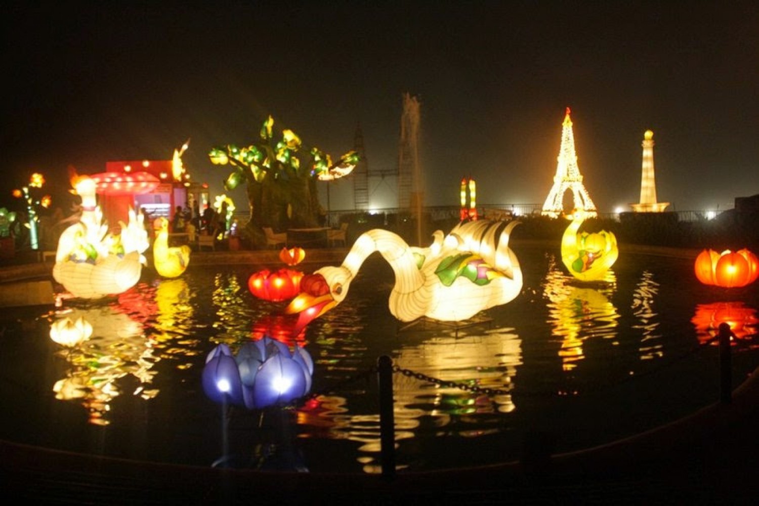Taman Pelangi Monjali, Mau Tau Apa Sih Taman Pelangi Monjali Itu, Lokasi Objek Wisata Taman Pelangi, Rute Mudah Menuju ke Taman Pelangi Monjali, Tiket dan Jam Buka Taman Pelangi, Jam Operasional Taman, Wisata Malam yang Tidak Terlupakan, Fasilitas yang Tersedia, Melihat Pelangi di Malam Hari, Mengajak Keluarga Berwisata Lampion Nan Menawan, Menikmati Berbagai Wahana Seru, Wisata Lain di Dekat Taman, Tips Berlibur di Taman Pelangi
