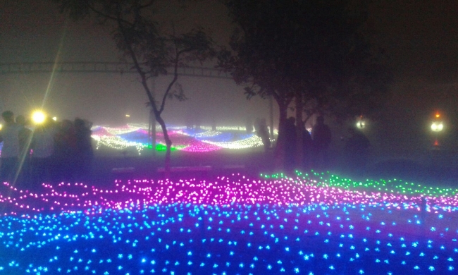 Taman Pelangi via Good News from Indonesia, Mau Tau Apa Sih Taman Pelangi Monjali Itu, Lokasi Objek Wisata Taman Pelangi, Rute Mudah Menuju ke Taman Pelangi Monjali, Tiket dan Jam Buka Taman Pelangi, Jam Operasional Taman, Wisata Malam yang Tidak Terlupakan, Fasilitas yang Tersedia, Melihat Pelangi di Malam Hari, Mengajak Keluarga Berwisata Lampion Nan Menawan, Menikmati Berbagai Wahana Seru, Wisata Lain di Dekat Taman, Tips Berlibur di Taman Pelangi