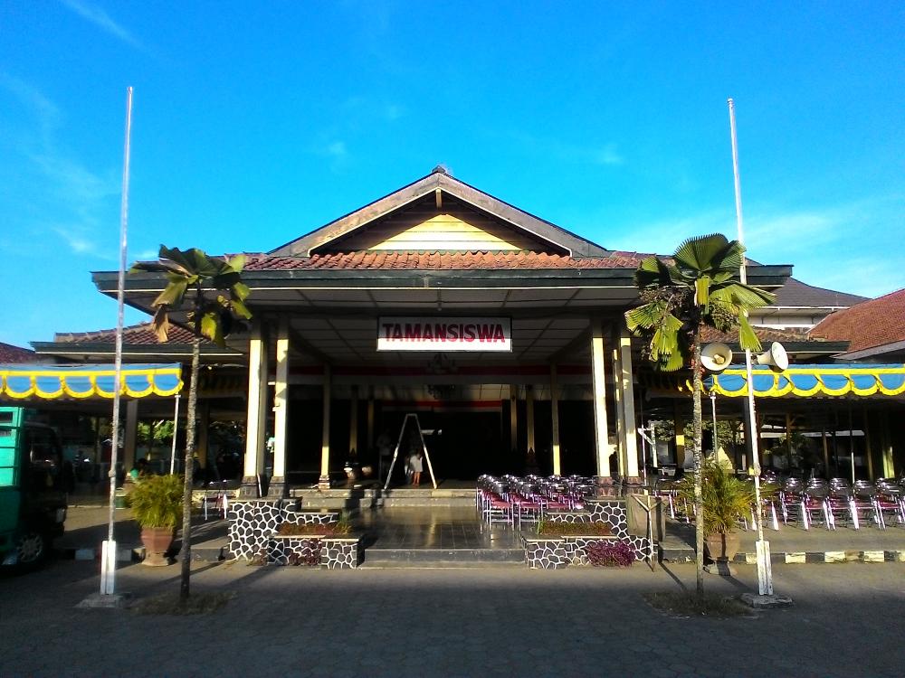 Taman Siswa, Lokasi Wisata Taman Siswa, Rute Menuju Museum Taman Siswa, Aktivitas Seru Berada di Dalam Taman Tersebut, Beberapa Fasilitas di Kawasan Taman Siswa, Harga Tiket Masuk Wisata Taman Siswa, Penginapan di Sekitar Objek Wisata