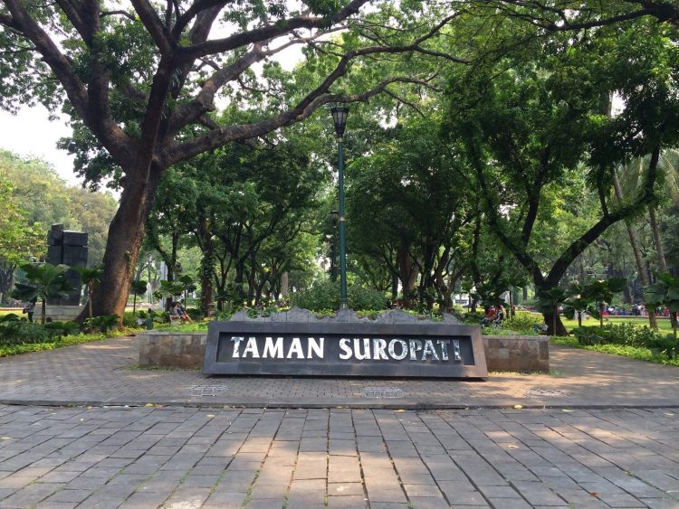 Taman Suropati, 1. Monumen Nasional (Tugu Monas), 2. Taman Mini Indonesia Indah (TMII), 3. Tebet Eco Park, 4. Taman Impian Jaya Ancol, 5. Dufan (Dunia Fantasi), 6. Taman Margasatwa Ragunan, 7. Pulau Tidung, 8. Ocean Ecopark, 9. Atlantis Water Adventure, 10. Pulau Bidadari, 11. Tribeca Park, 12. Pasar Seni, 13. Jembatan Kota Intan, 14. Museum Sejarah Jakarta, 15. Museum Bank Indonesia, 16. Ice Skating di Sky Rink, 17. KidZania Jakarta, 18. Kota Tua Jakarta, 19. Grand Indonesia Mall, 20. Masjid Istiqlal, 21. Gereja Katedral Jakarta, 22. Pasar Taman Puring, 23. Taman Suropati Jakarta, 24. Museum Nasional, 25. Pasar Tanah Abang, 26. Pecinan Glodok Jakarta, 27. Sea World Indonesia, 28. Setu Babakan Jakarta, 29. Wisata Mangrove Jakarta, 30. Taman Ayodia, 31. Taman Hutan Kota Penjaringan, 32. Cibugary Farm – Wisata Edukasi Cibugary, 33. Hauwke’s Auto Gallery Kayak Museum Angkut di Malang, 34. Pondok Indah Water Park, 35. The Escape Hunt (Tutup Permanen), 36. Kemang Food Festival (Tutup), 37. Taman Kepulauan Seribu, 38. Wisata Pendidikan Pinisi, 39. Flight Experience Gandaria (Tutup Permanen), 40. Tamasya di Taman Tabebuya, 41. Museum Satria Mandala, 42. Liburan ke Museum di Tengah Kebun, 43. Kampung Main Cipulir, 44. Taman Situ Lembang, 45. Taman Ismail Marzuki, 46. Museum Joang ‘45, 47. Freedom Library (Tutup Permanen), 48. Galeri Indonesia Kaya, 49. Taman Menteng, 50. Museum Macan, 51. Museum Wayang, 52. Klenteng Jin De Yuan, 53. Museum Tekstil, 54. Rumah Si Pitung, 55. Pantai Marunda, 56. Waterbom PIK (Tutup Permanen), 57. Alive Museum Jakarta, 58. Museum Bahari, 59. Pulau Semak Daun, 60. Pulau Pramuka, 61. Pulau Kelapa, 62. Bricks 4 Kidz, 63. Museum Perangko Indonesia, 64. Taman Agrowisata Cilangkap
